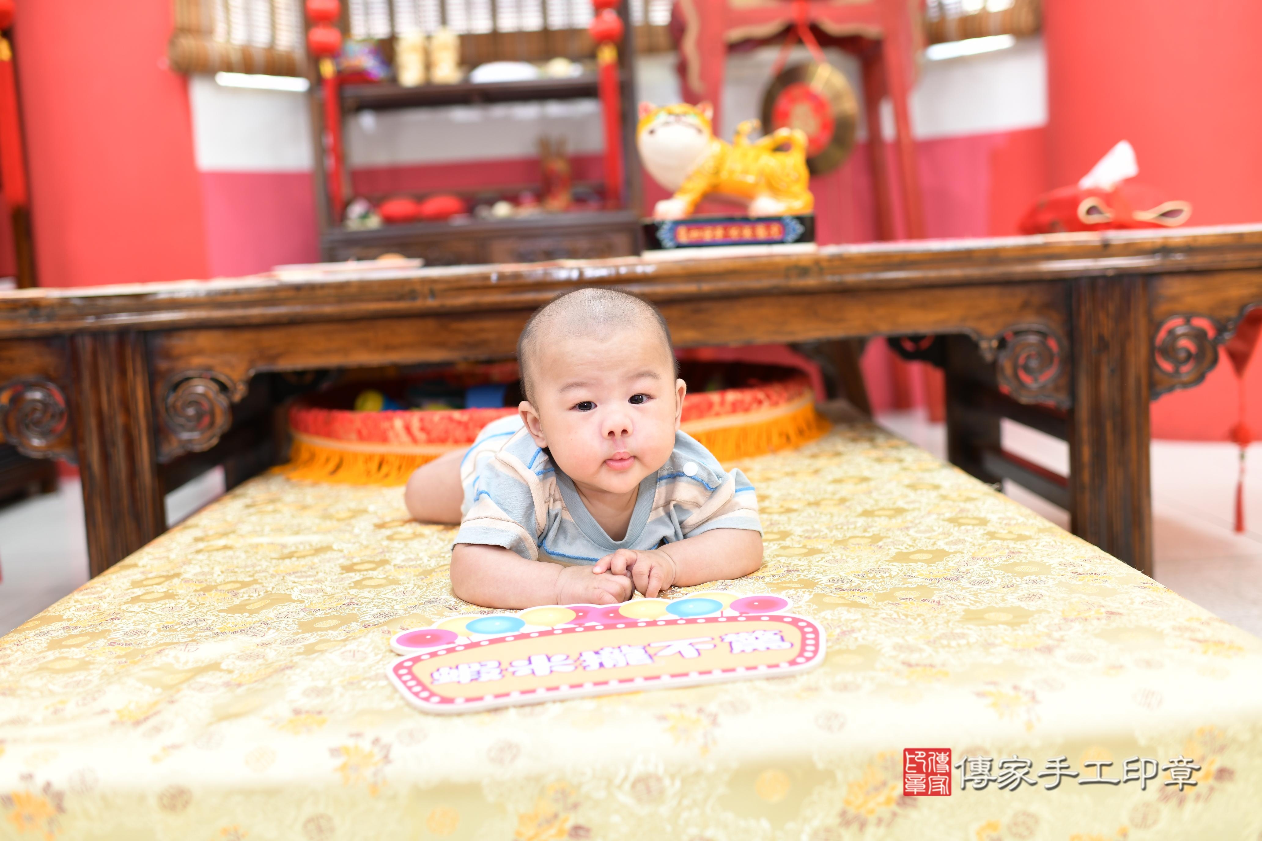 傳家手工印章高雄店、抓周、度脺、中國風會場、傳家嬰兒古禮、吉祥話、抓周道具物品24種、拍照。抓周證書。寶寶抓周、滿周歲、生日快樂、祝福