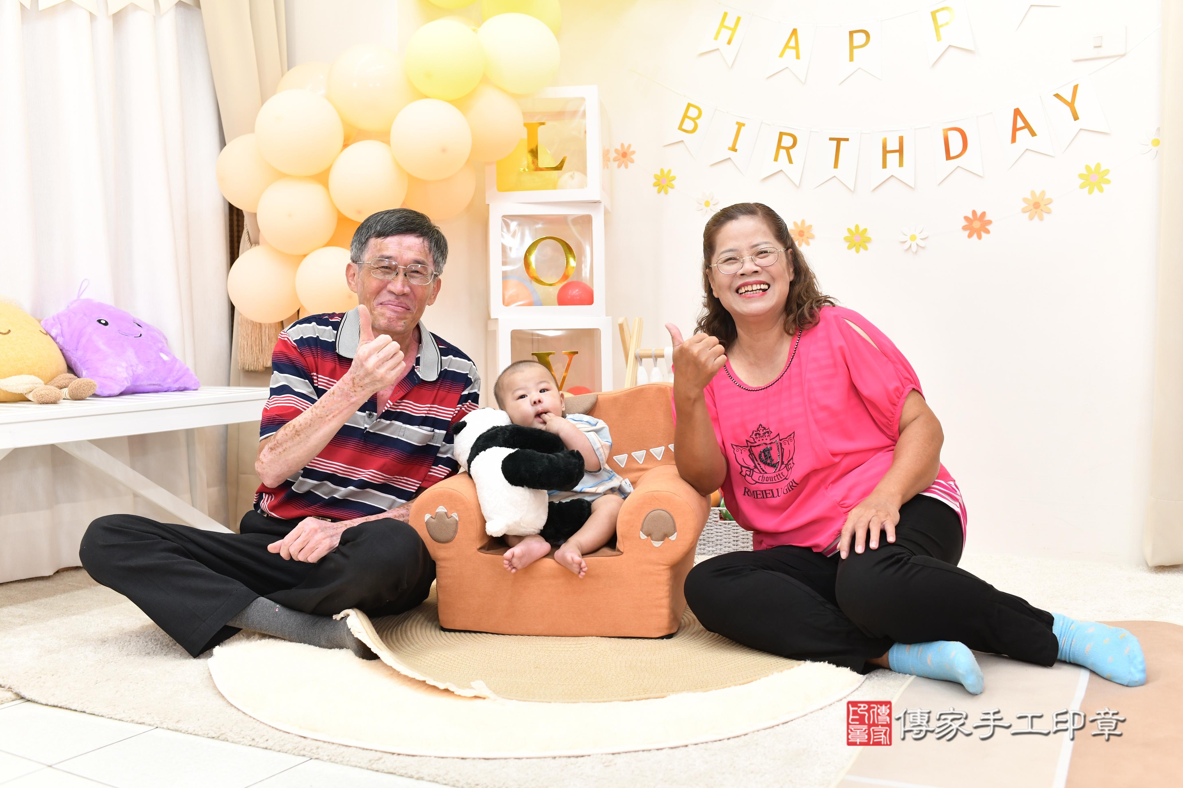 傳家手工印章高雄店、抓周、度脺、中國風會場、傳家嬰兒古禮、吉祥話、抓周道具物品24種、拍照。抓周證書。寶寶抓周、滿周歲、生日快樂、祝福