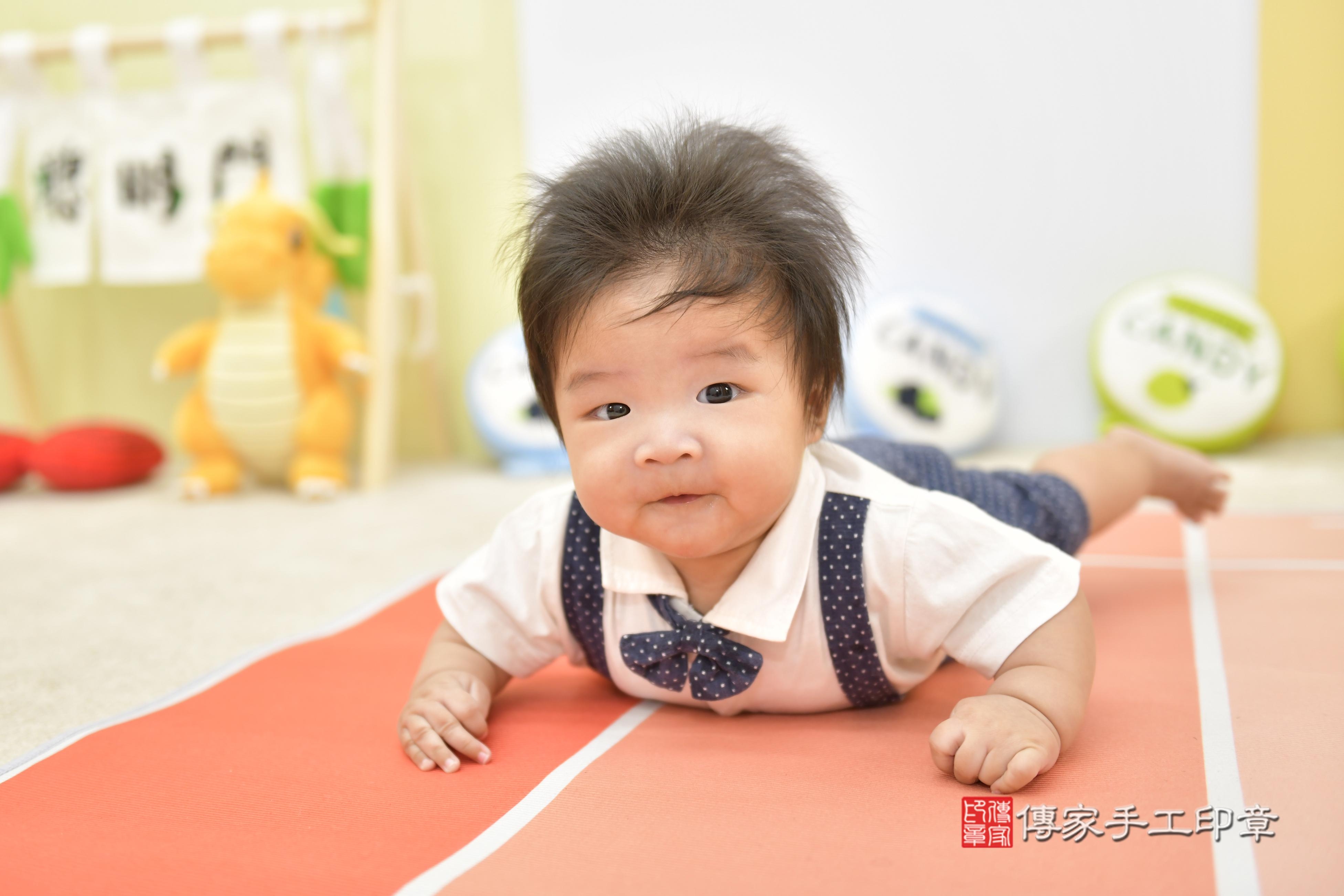 傳家手工印章新竹店、抓周、度脺、中國風會場、傳家嬰兒古禮、吉祥話、抓周道具物品24種、拍照。抓周證書。寶寶抓周、滿周歲、生日快樂、祝福