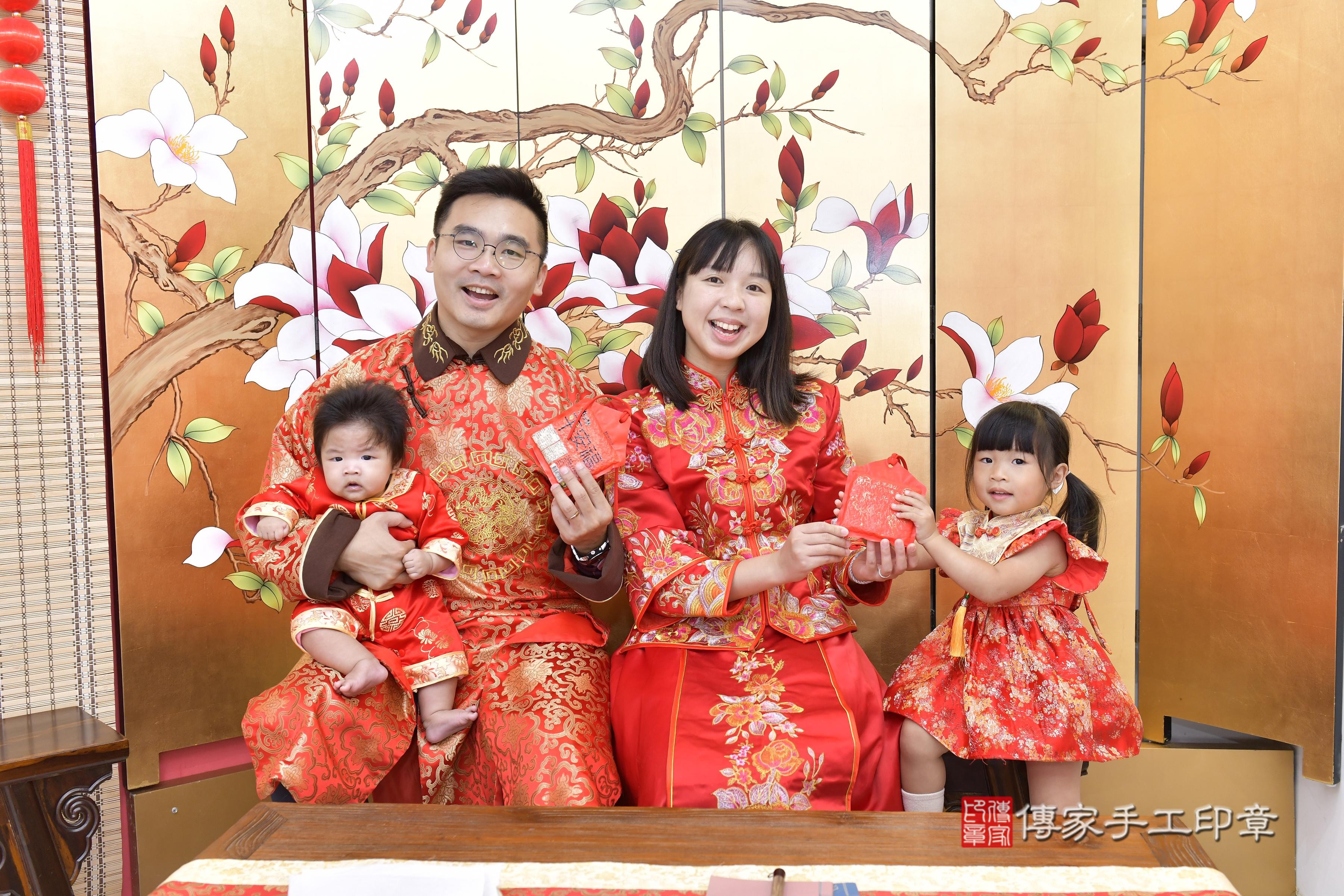 傳家手工印章新竹店、抓周、度脺、中國風會場、傳家嬰兒古禮、吉祥話、抓周道具物品24種、拍照。抓周證書。寶寶抓周、滿周歲、生日快樂、祝福