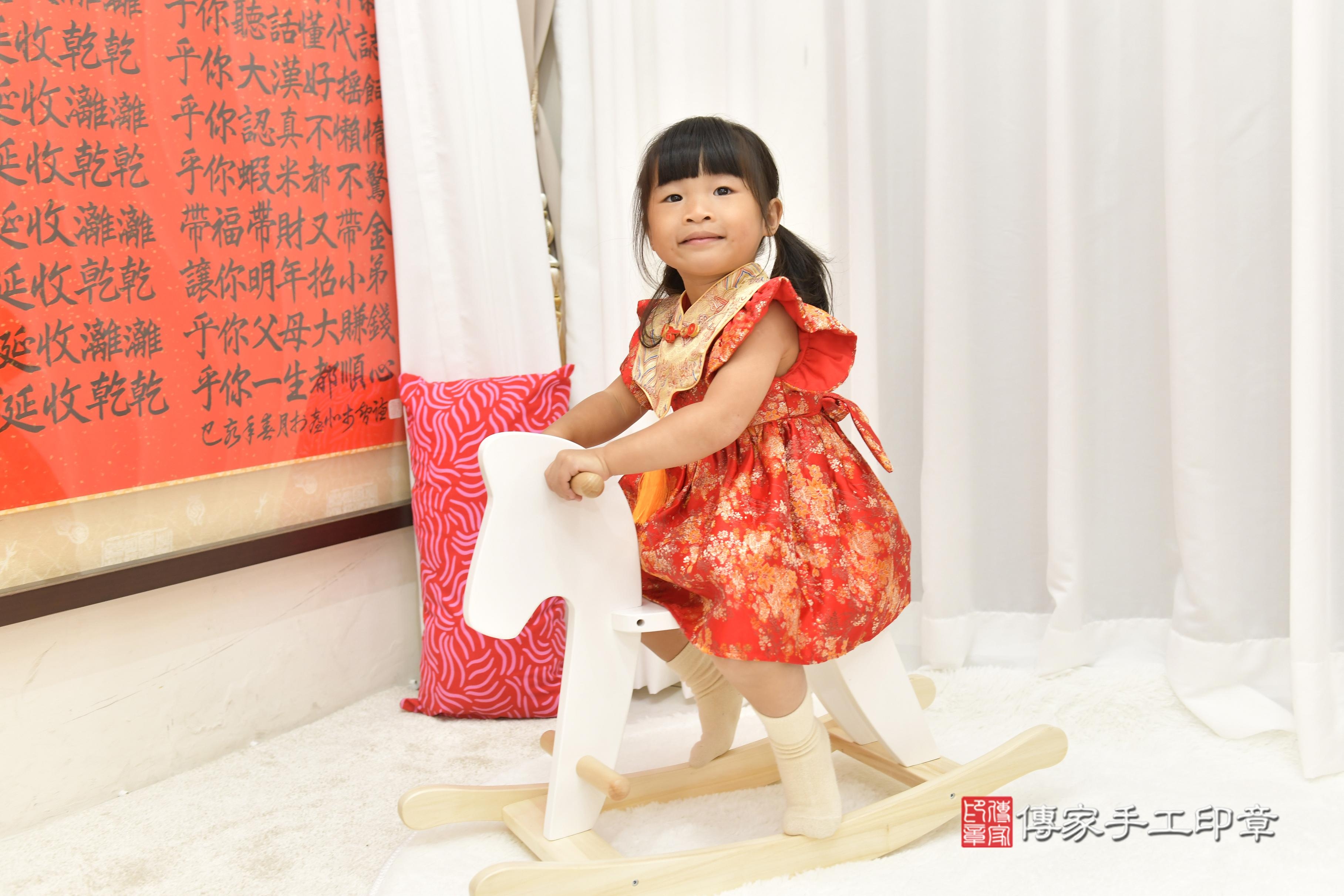 傳家手工印章新竹店、抓周、度脺、中國風會場、傳家嬰兒古禮、吉祥話、抓周道具物品24種、拍照。抓周證書。寶寶抓周、滿周歲、生日快樂、祝福