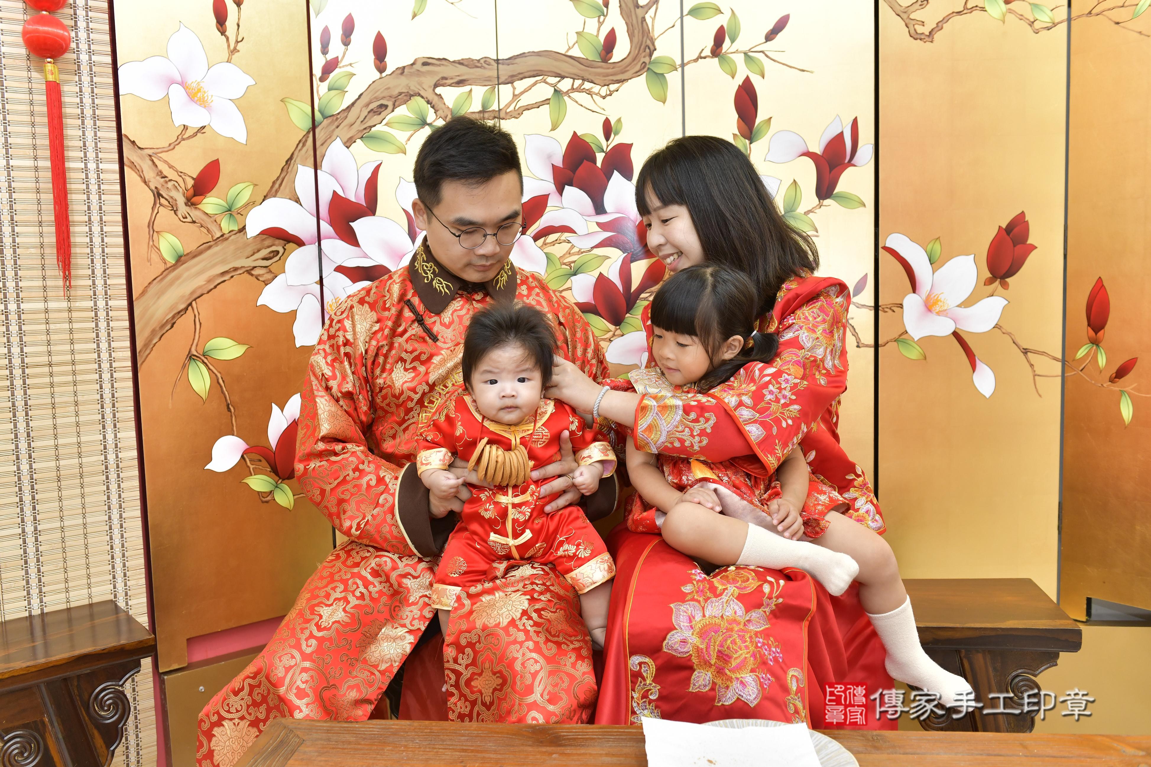 傳家手工印章新竹店、抓周、度脺、中國風會場、傳家嬰兒古禮、吉祥話、抓周道具物品24種、拍照。抓周證書。寶寶抓周、滿周歲、生日快樂、祝福