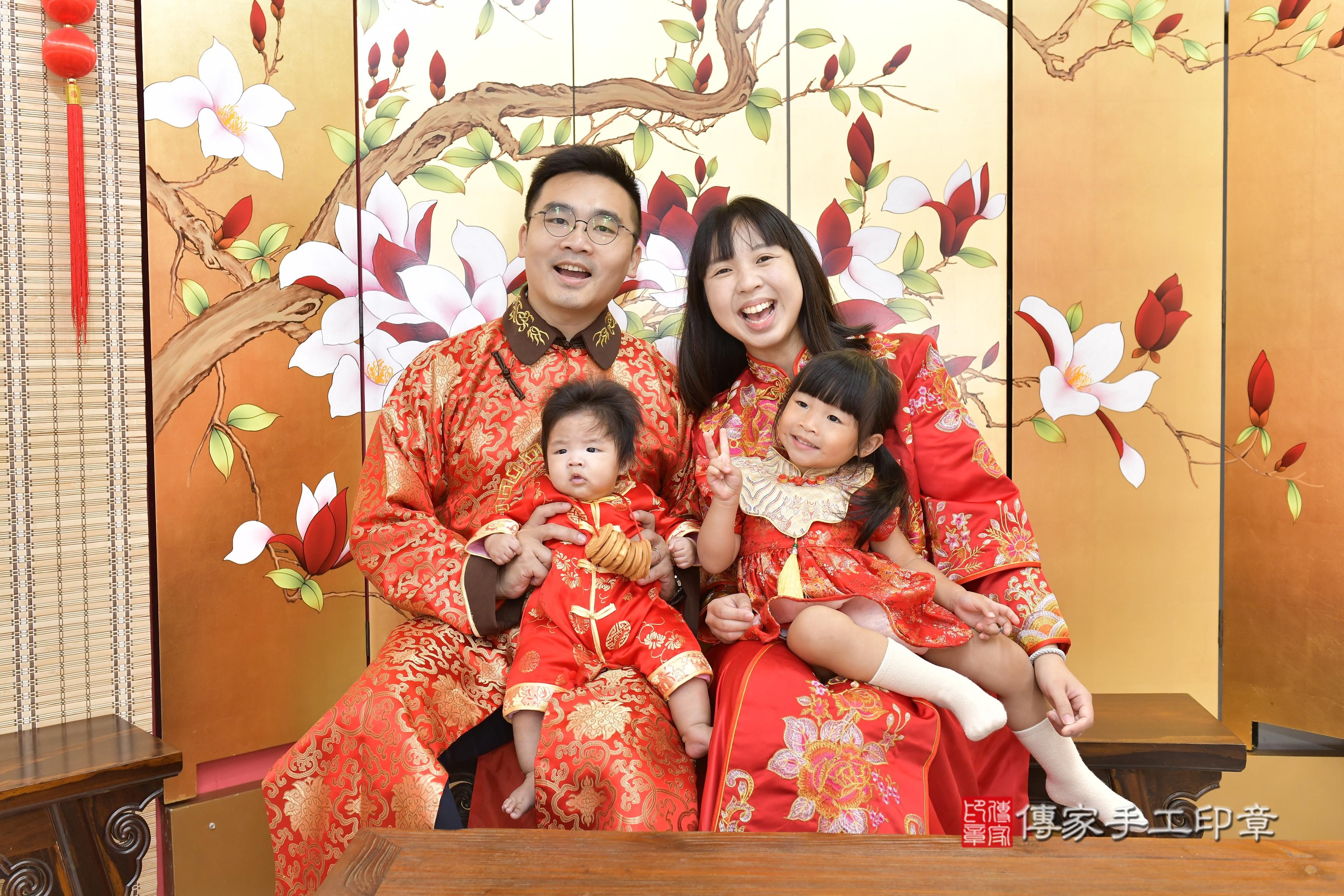 傳家手工印章新竹店、抓周、度脺、中國風會場、傳家嬰兒古禮、吉祥話、抓周道具物品24種、拍照。抓周證書。寶寶抓周、滿周歲、生日快樂、祝福