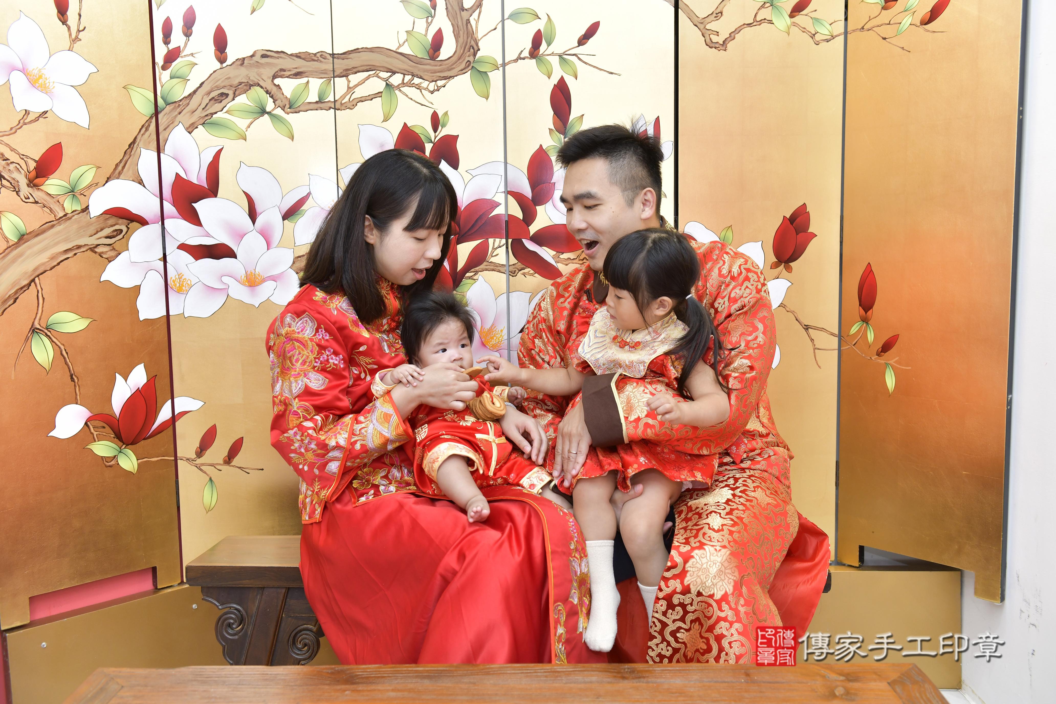 傳家手工印章新竹店、抓周、度脺、中國風會場、傳家嬰兒古禮、吉祥話、抓周道具物品24種、拍照。抓周證書。寶寶抓周、滿周歲、生日快樂、祝福