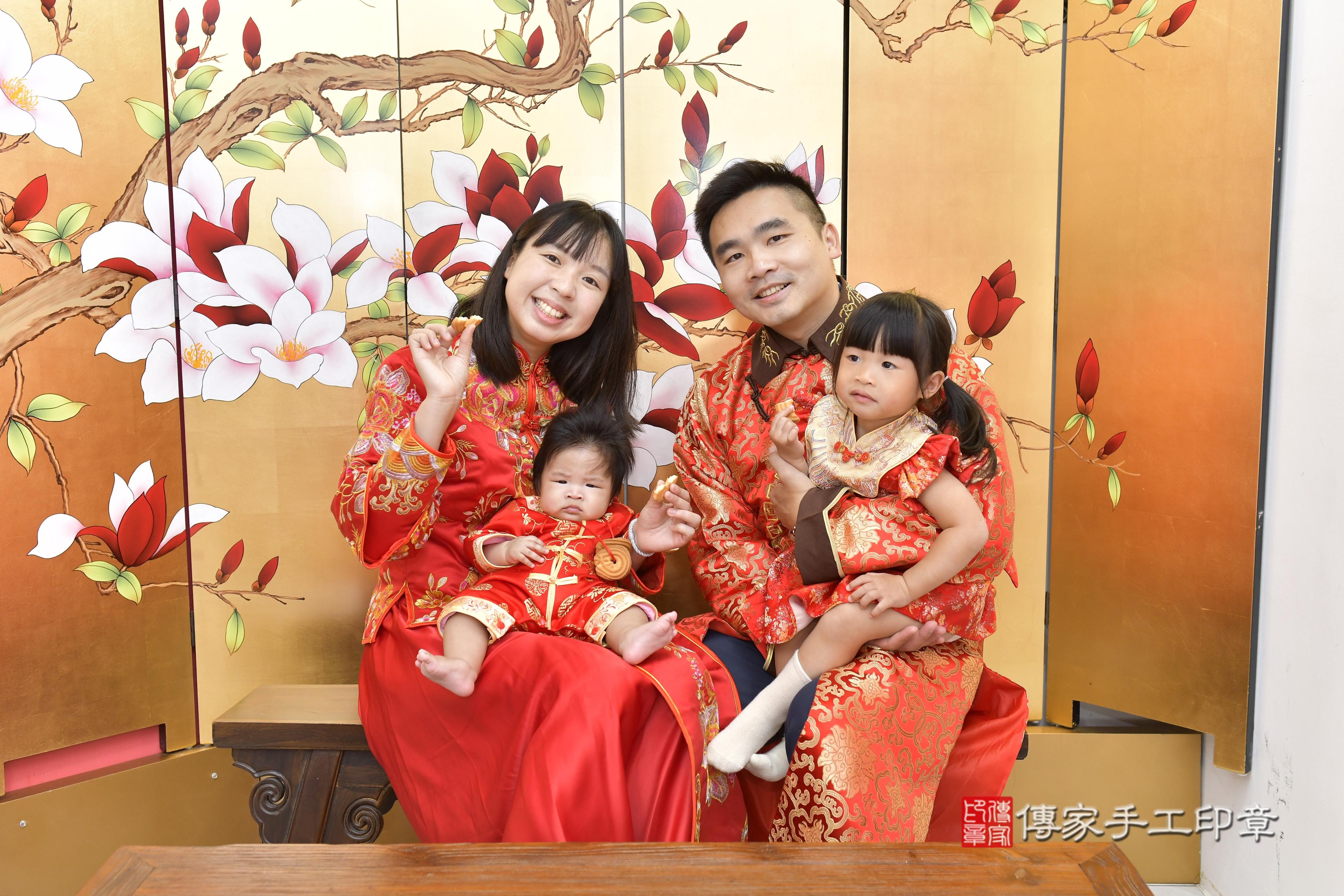 傳家手工印章新竹店、抓周、度脺、中國風會場、傳家嬰兒古禮、吉祥話、抓周道具物品24種、拍照。抓周證書。寶寶抓周、滿周歲、生日快樂、祝福