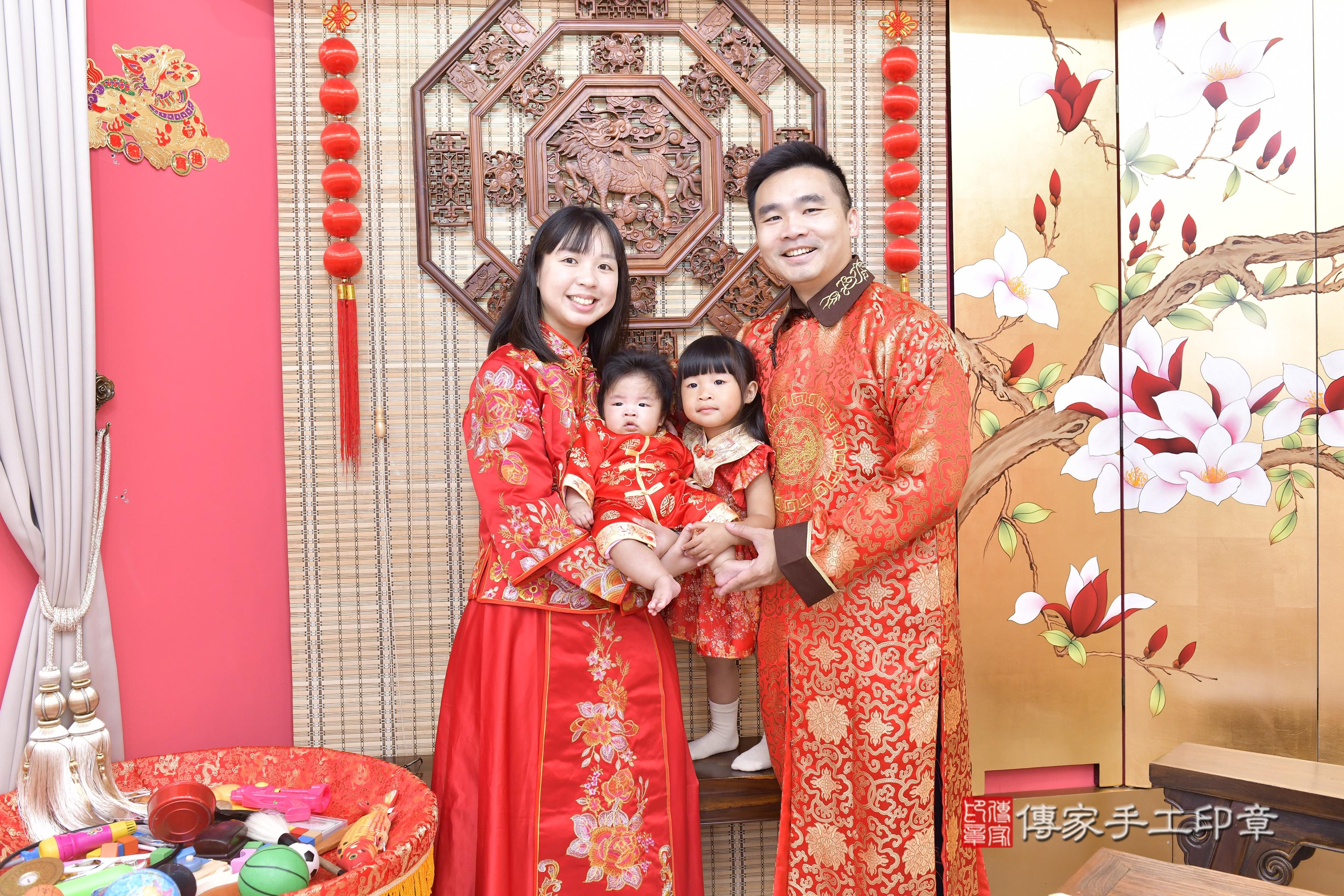 傳家手工印章新竹店、抓周、度脺、中國風會場、傳家嬰兒古禮、吉祥話、抓周道具物品24種、拍照。抓周證書。寶寶抓周、滿周歲、生日快樂、祝福