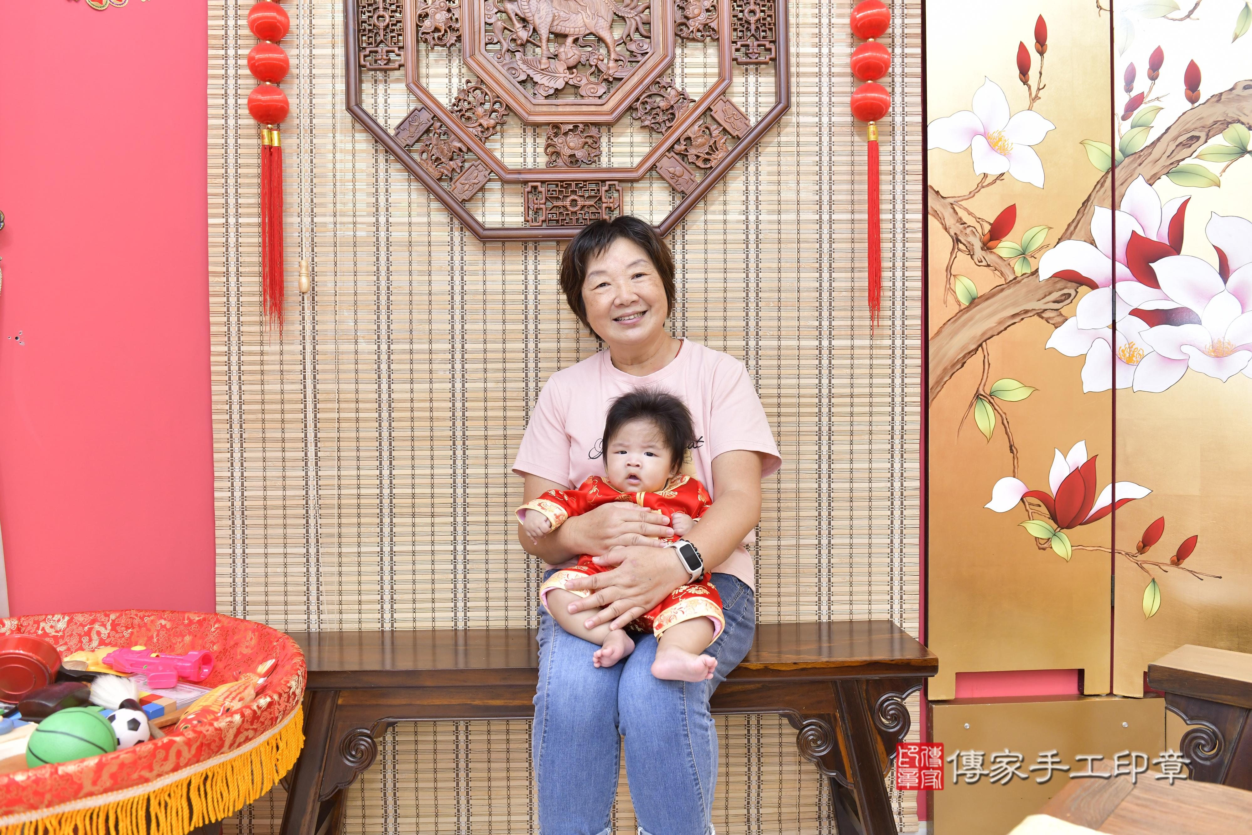 傳家手工印章新竹店、抓周、度脺、中國風會場、傳家嬰兒古禮、吉祥話、抓周道具物品24種、拍照。抓周證書。寶寶抓周、滿周歲、生日快樂、祝福