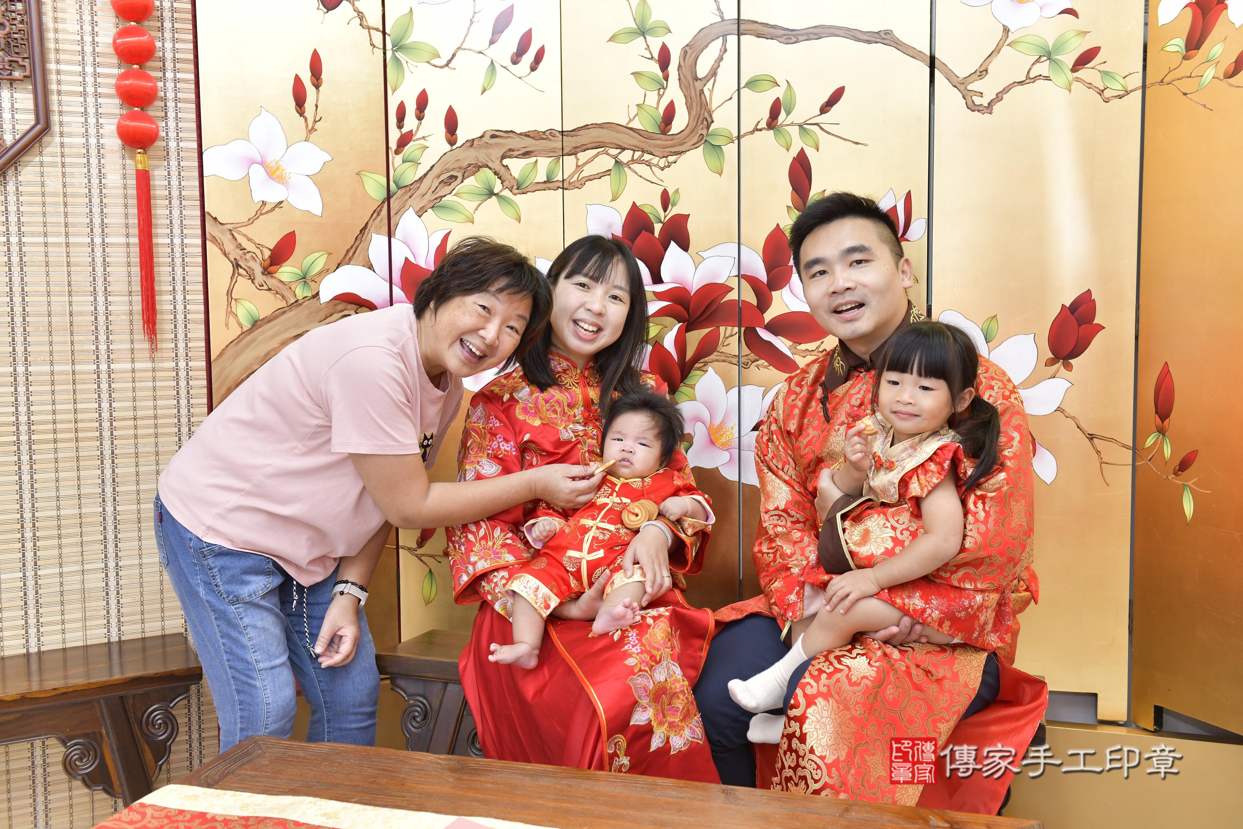 傳家手工印章新竹店、抓周、度脺、中國風會場、傳家嬰兒古禮、吉祥話、抓周道具物品24種、拍照。抓周證書。寶寶抓周、滿周歲、生日快樂、祝福