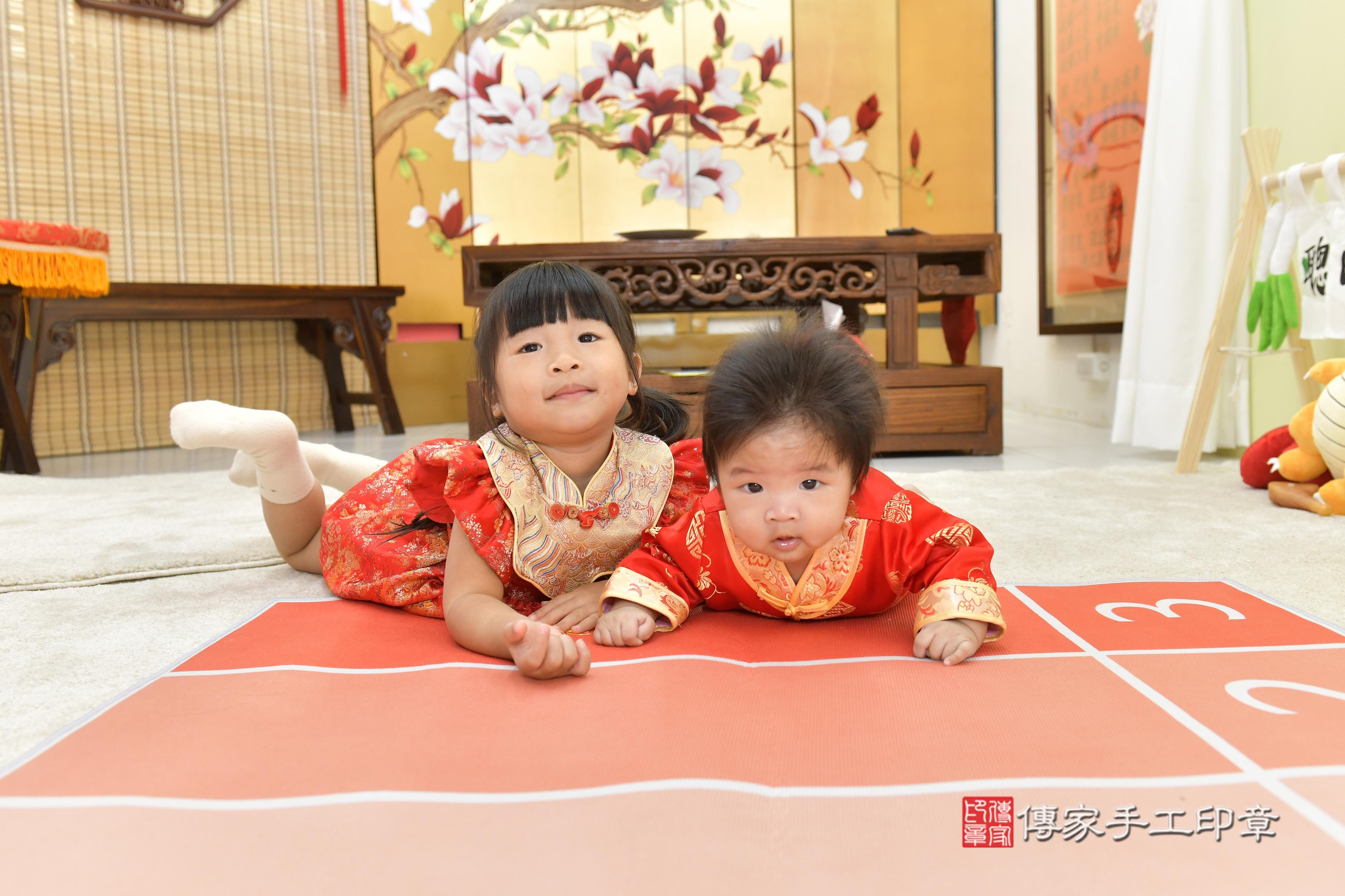 傳家手工印章新竹店、抓周、度脺、中國風會場、傳家嬰兒古禮、吉祥話、抓周道具物品24種、拍照。抓周證書。寶寶抓周、滿周歲、生日快樂、祝福