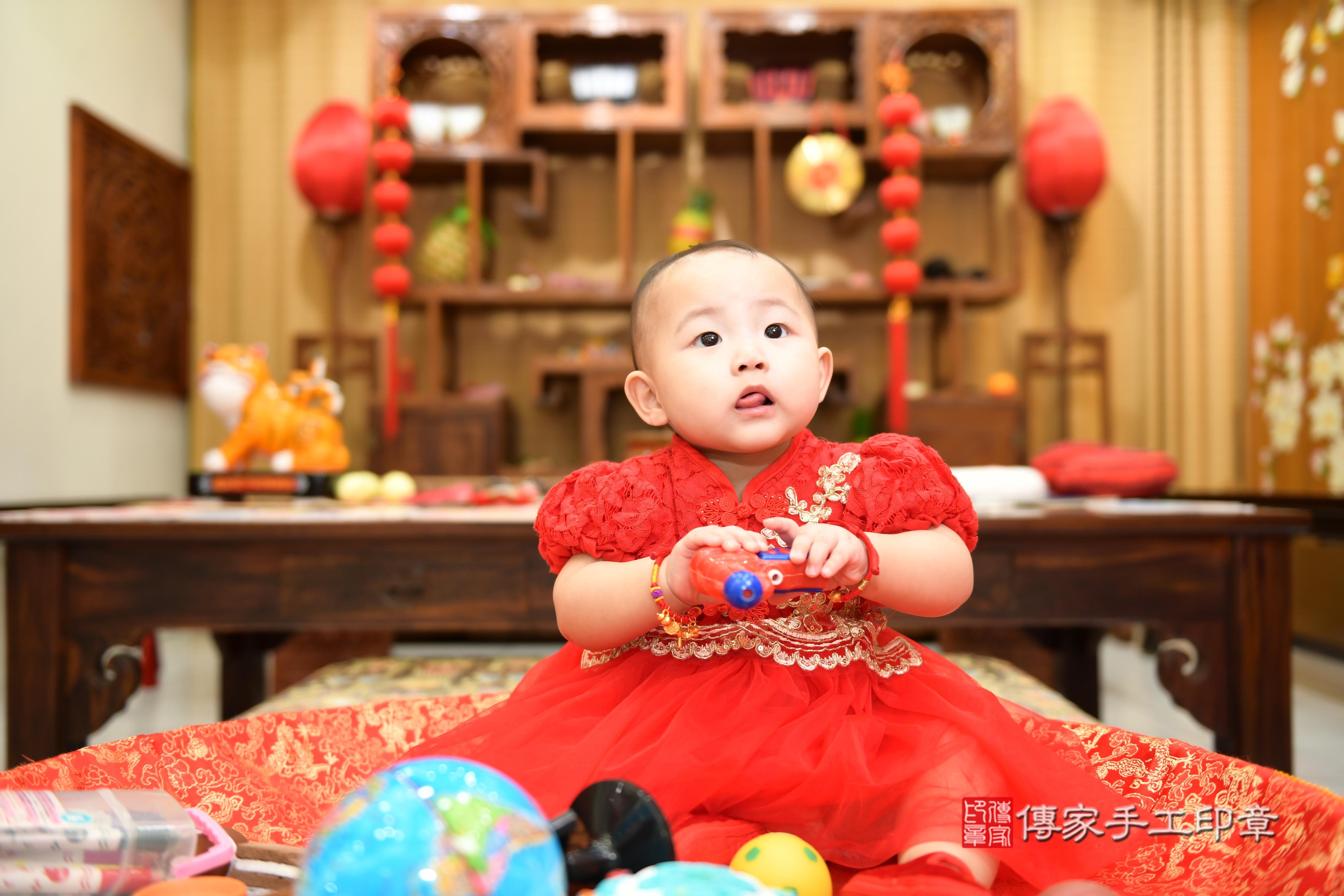 傳家手工印章台南店、抓周、度脺、中國風會場、傳家嬰兒古禮、吉祥話、抓周道具物品24種、拍照。抓周證書。寶寶抓周、滿周歲、生日快樂、祝福 傳家手工印章台南店、抓周、度脺、中國風會場、傳家嬰兒古禮、吉祥話、抓周道具物品24種、拍照。抓周證書。寶寶抓周、滿周歲、生日快樂、祝福