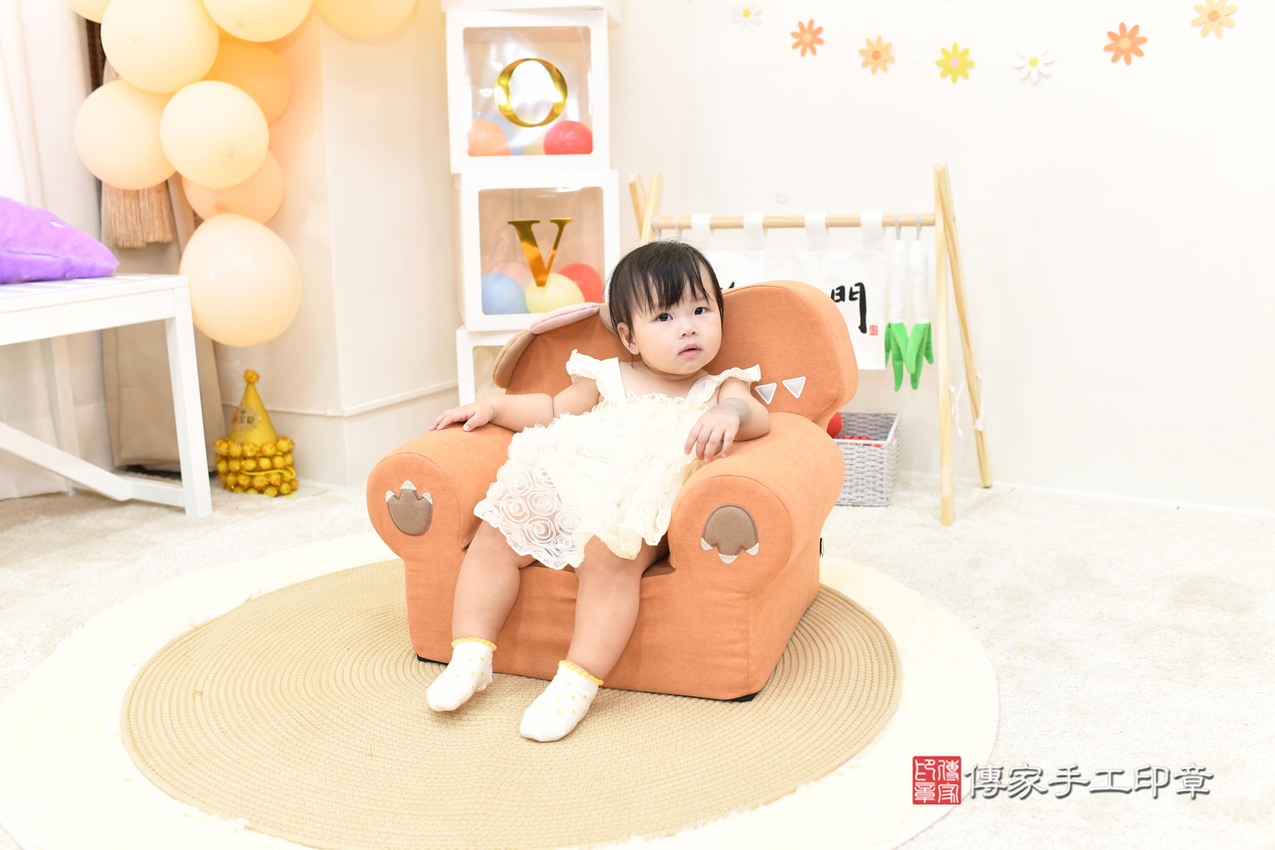 傳家手工印章高雄店、抓周、度脺、中國風會場、傳家嬰兒古禮、吉祥話、抓周道具物品24種、拍照。抓周證書。寶寶抓周、滿周歲、生日快樂、祝福