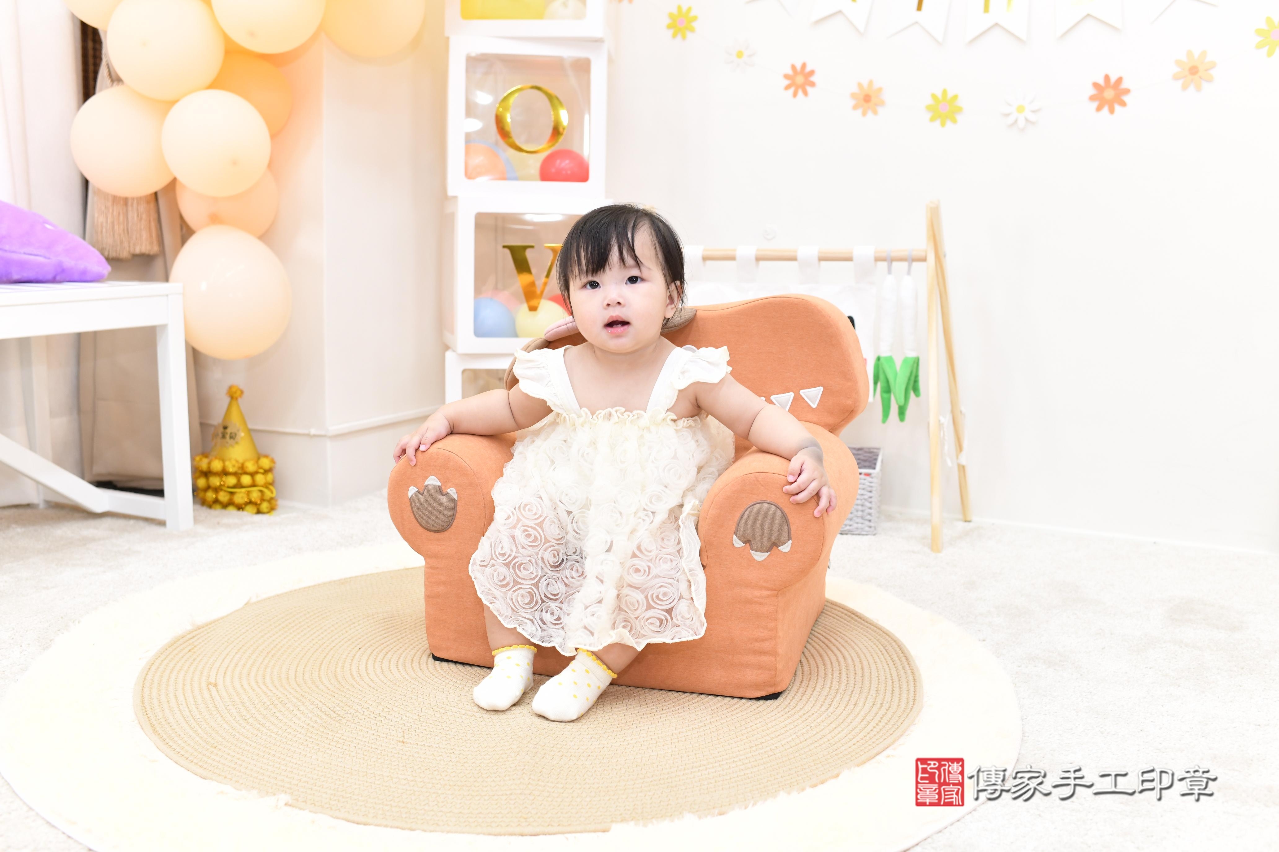 傳家手工印章高雄店、抓周、度脺、中國風會場、傳家嬰兒古禮、吉祥話、抓周道具物品24種、拍照。抓周證書。寶寶抓周、滿周歲、生日快樂、祝福