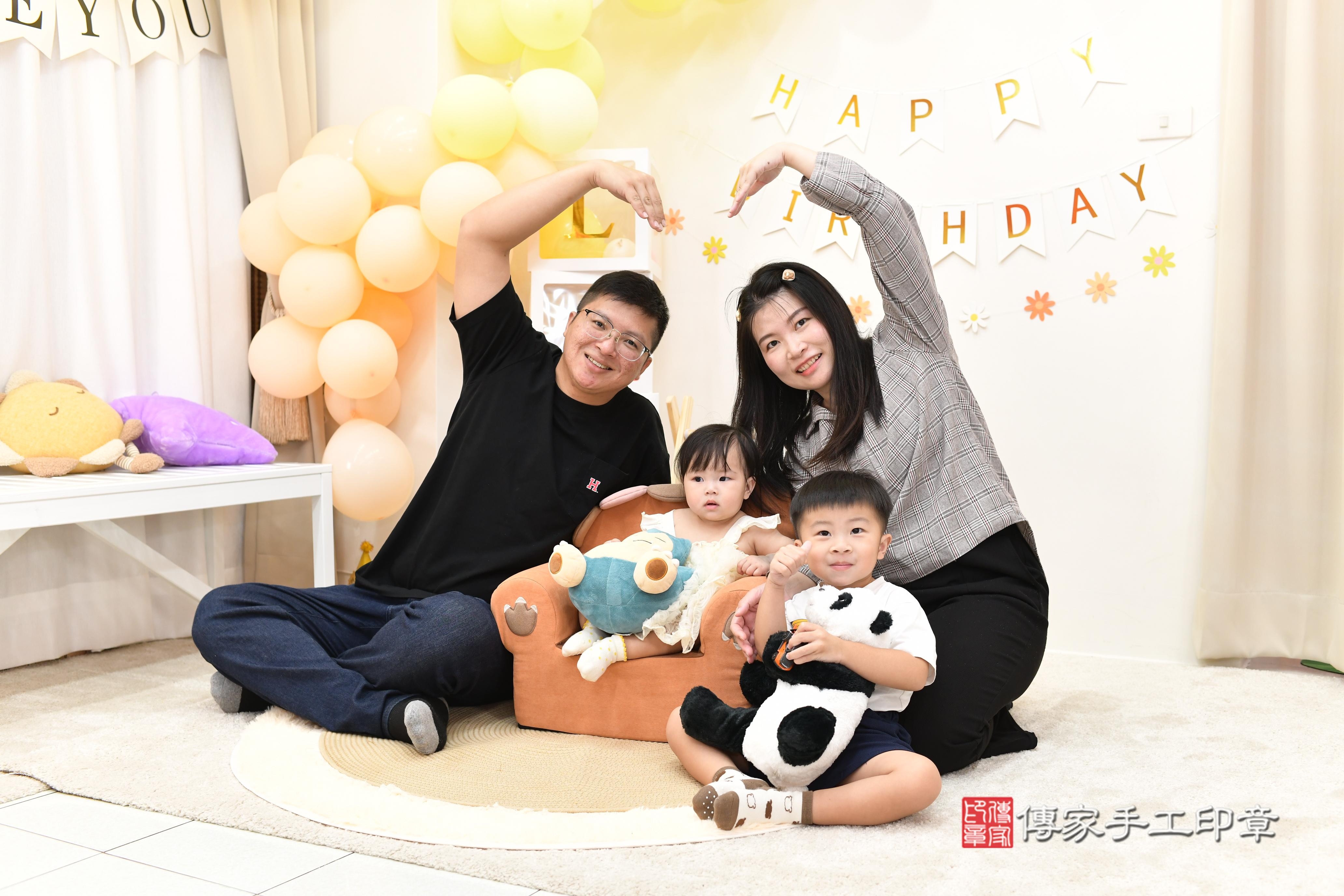 傳家手工印章高雄店、抓周、度脺、中國風會場、傳家嬰兒古禮、吉祥話、抓周道具物品24種、拍照。抓周證書。寶寶抓周、滿周歲、生日快樂、祝福