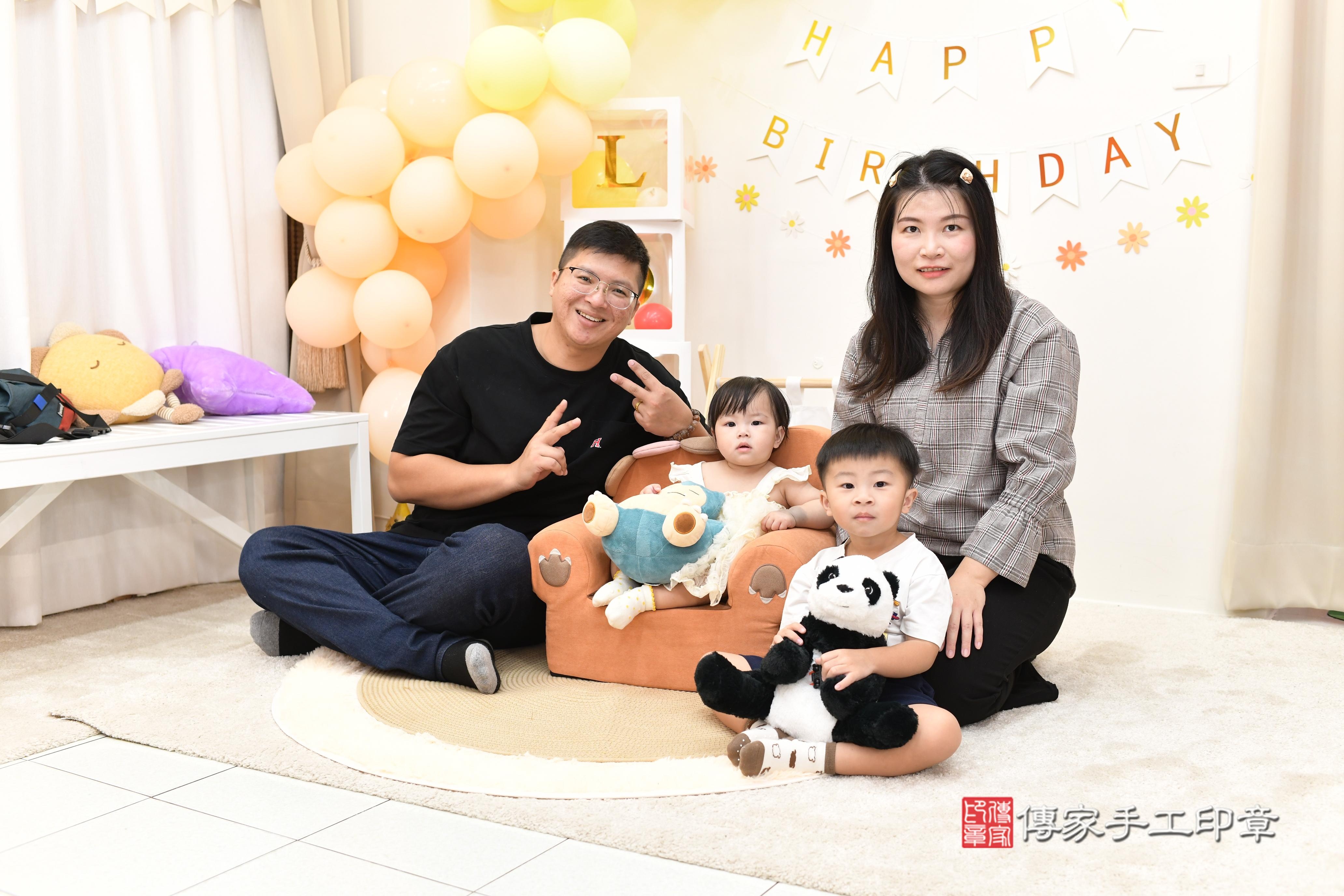 傳家手工印章高雄店、抓周、度脺、中國風會場、傳家嬰兒古禮、吉祥話、抓周道具物品24種、拍照。抓周證書。寶寶抓周、滿周歲、生日快樂、祝福