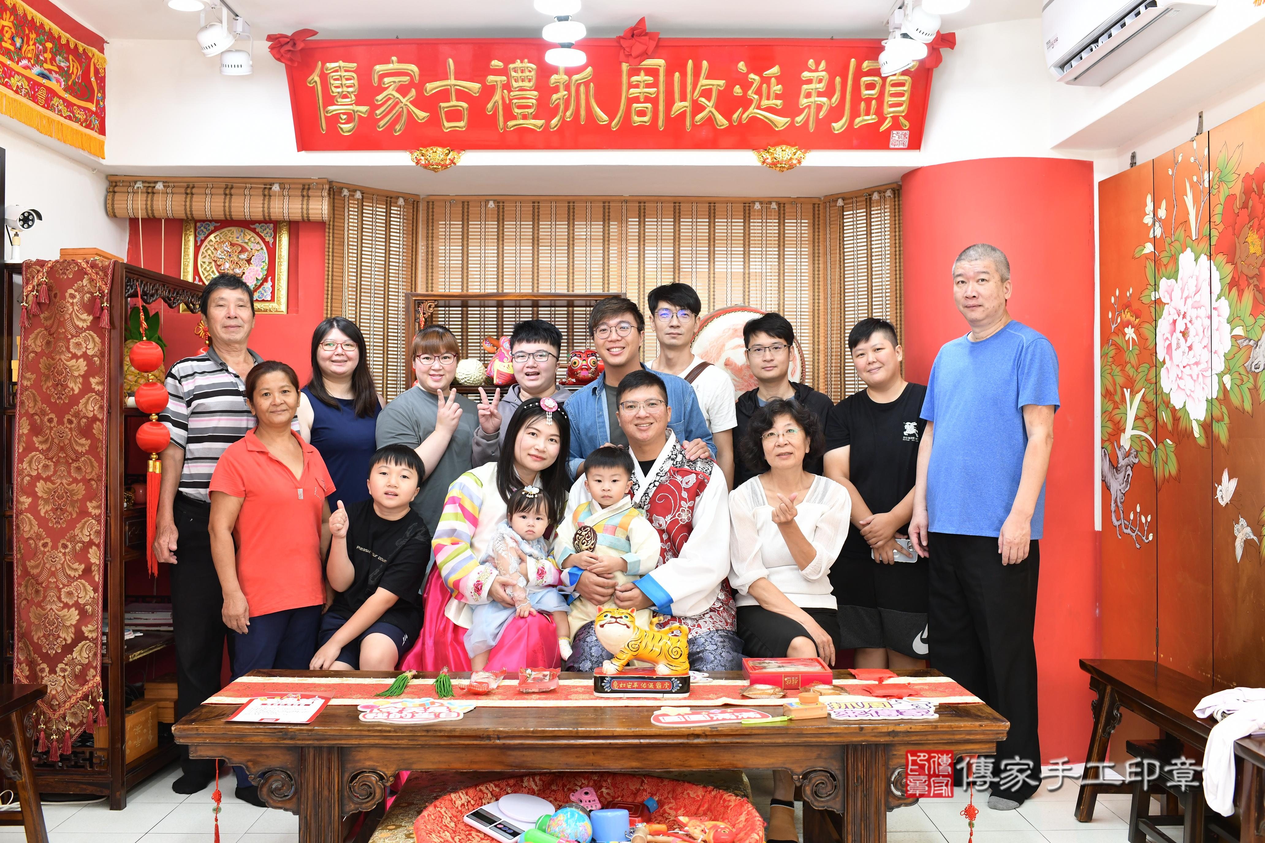 傳家手工印章高雄店、抓周、度脺、中國風會場、傳家嬰兒古禮、吉祥話、抓周道具物品24種、拍照。抓周證書。寶寶抓周、滿周歲、生日快樂、祝福