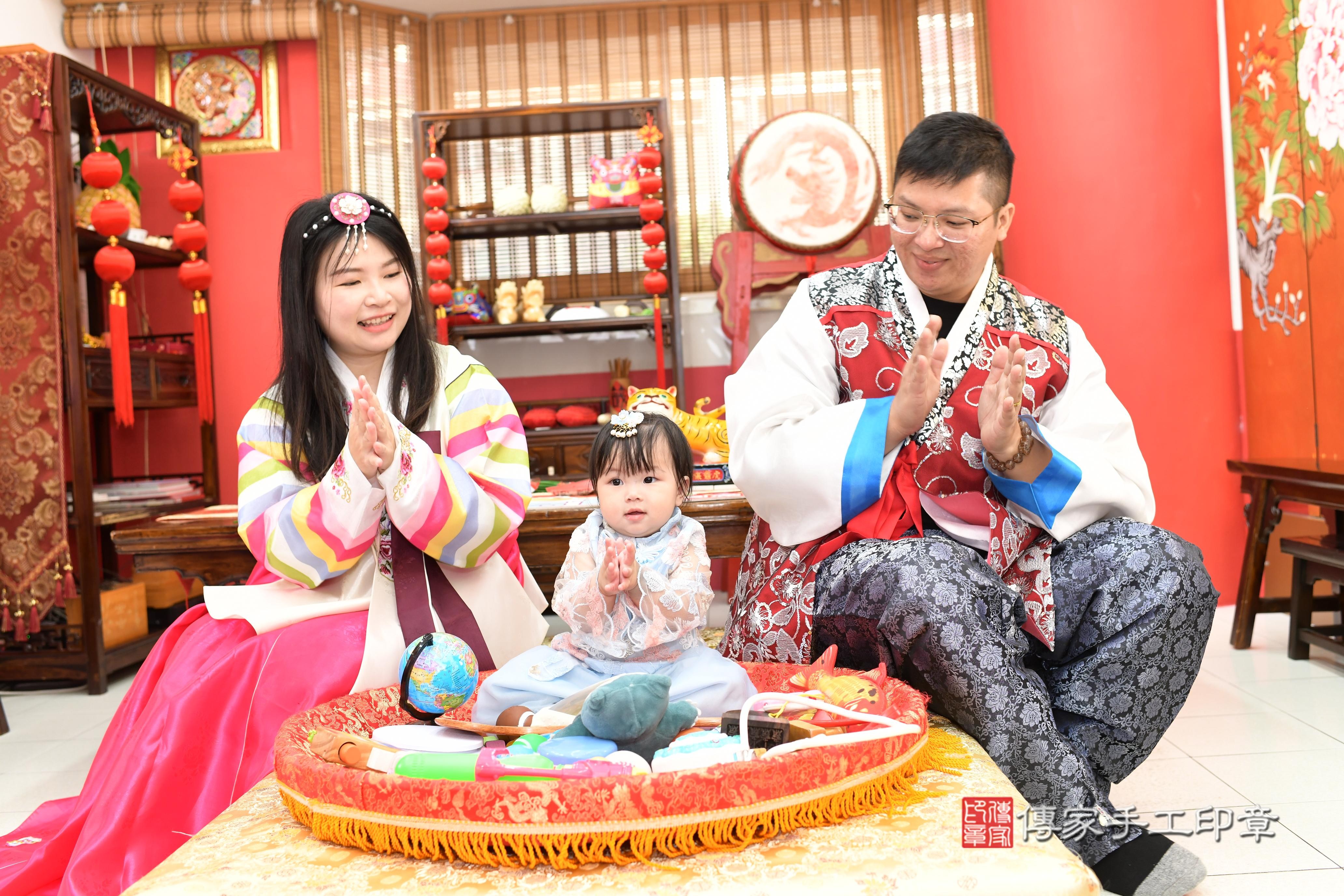 傳家手工印章高雄店、抓周、度脺、中國風會場、傳家嬰兒古禮、吉祥話、抓周道具物品24種、拍照。抓周證書。寶寶抓周、滿周歲、生日快樂、祝福