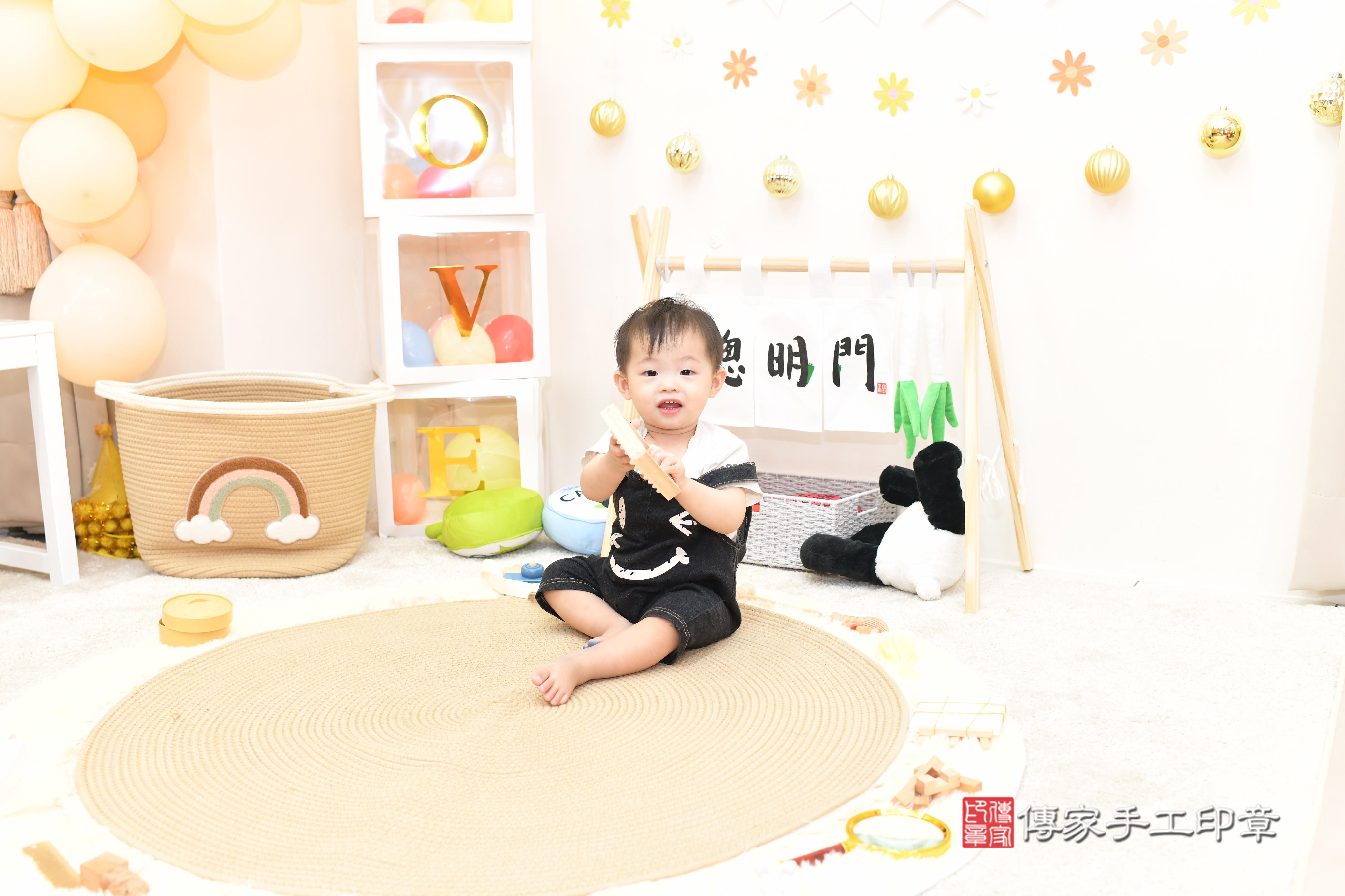 傳家手工印章高雄店、抓周、度脺、中國風會場、傳家嬰兒古禮、吉祥話、抓周道具物品24種、拍照。抓周證書。寶寶抓周、滿周歲、生日快樂、祝福 傳家手工印章高雄店、抓周、度脺、中國風會場、傳家嬰兒古禮、吉祥話、抓周道具物品24種、拍照。抓周證書。寶寶抓周、滿周歲、生日快樂、祝福