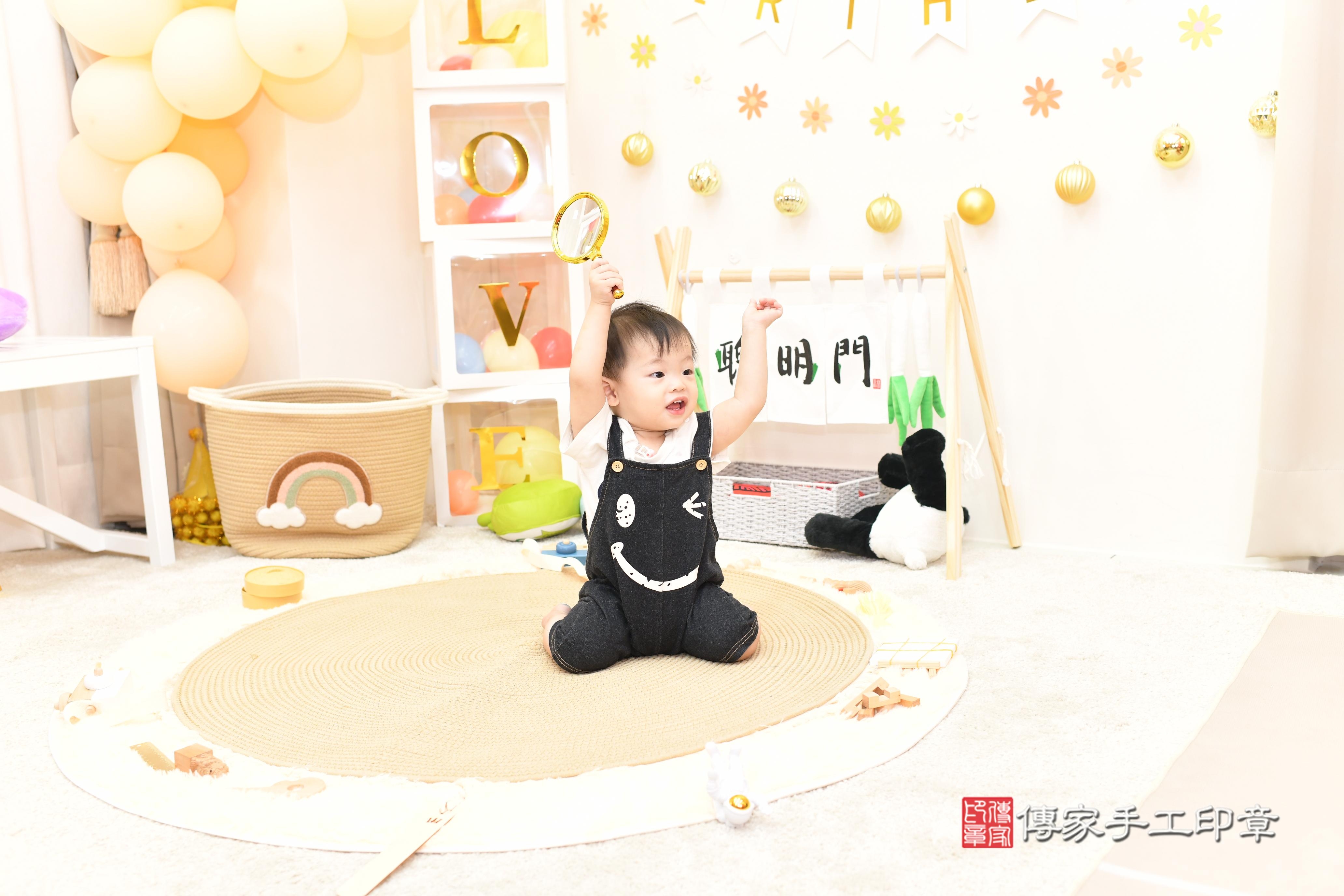 傳家手工印章高雄店、抓周、度脺、中國風會場、傳家嬰兒古禮、吉祥話、抓周道具物品24種、拍照。抓周證書。寶寶抓周、滿周歲、生日快樂、祝福 傳家手工印章高雄店、抓周、度脺、中國風會場、傳家嬰兒古禮、吉祥話、抓周道具物品24種、拍照。抓周證書。寶寶抓周、滿周歲、生日快樂、祝福