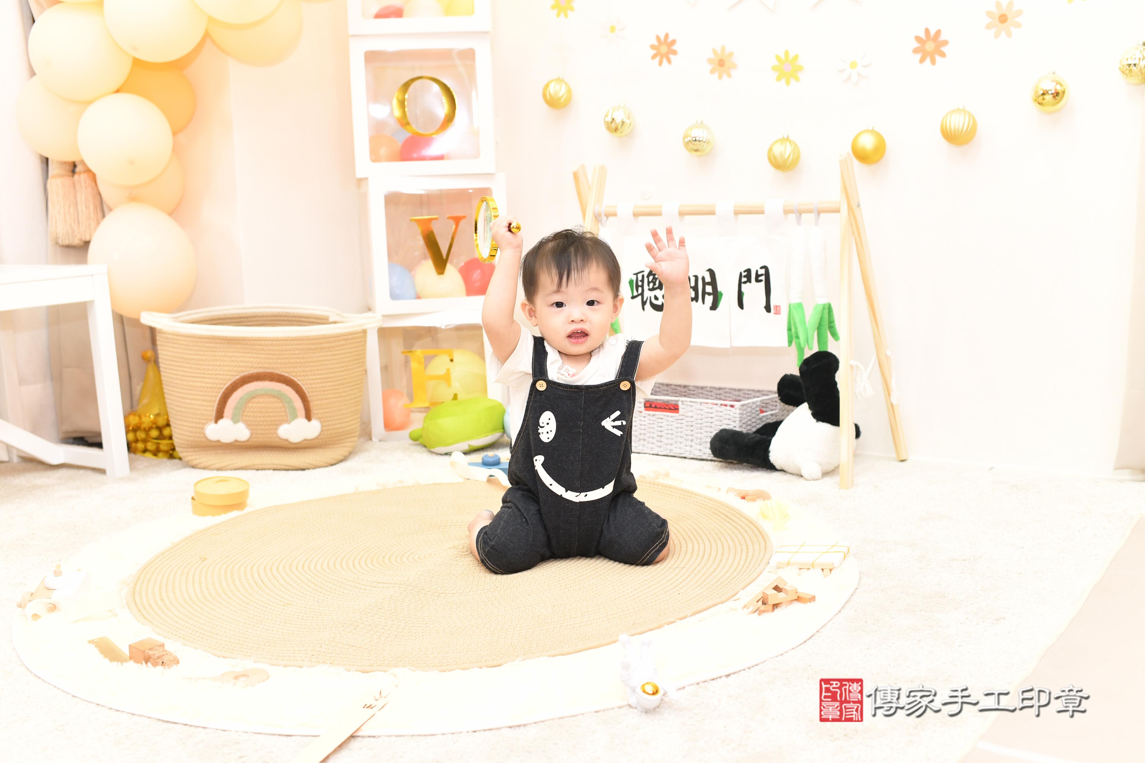 傳家手工印章高雄店、抓周、度脺、中國風會場、傳家嬰兒古禮、吉祥話、抓周道具物品24種、拍照。抓周證書。寶寶抓周、滿周歲、生日快樂、祝福 傳家手工印章高雄店、抓周、度脺、中國風會場、傳家嬰兒古禮、吉祥話、抓周道具物品24種、拍照。抓周證書。寶寶抓周、滿周歲、生日快樂、祝福