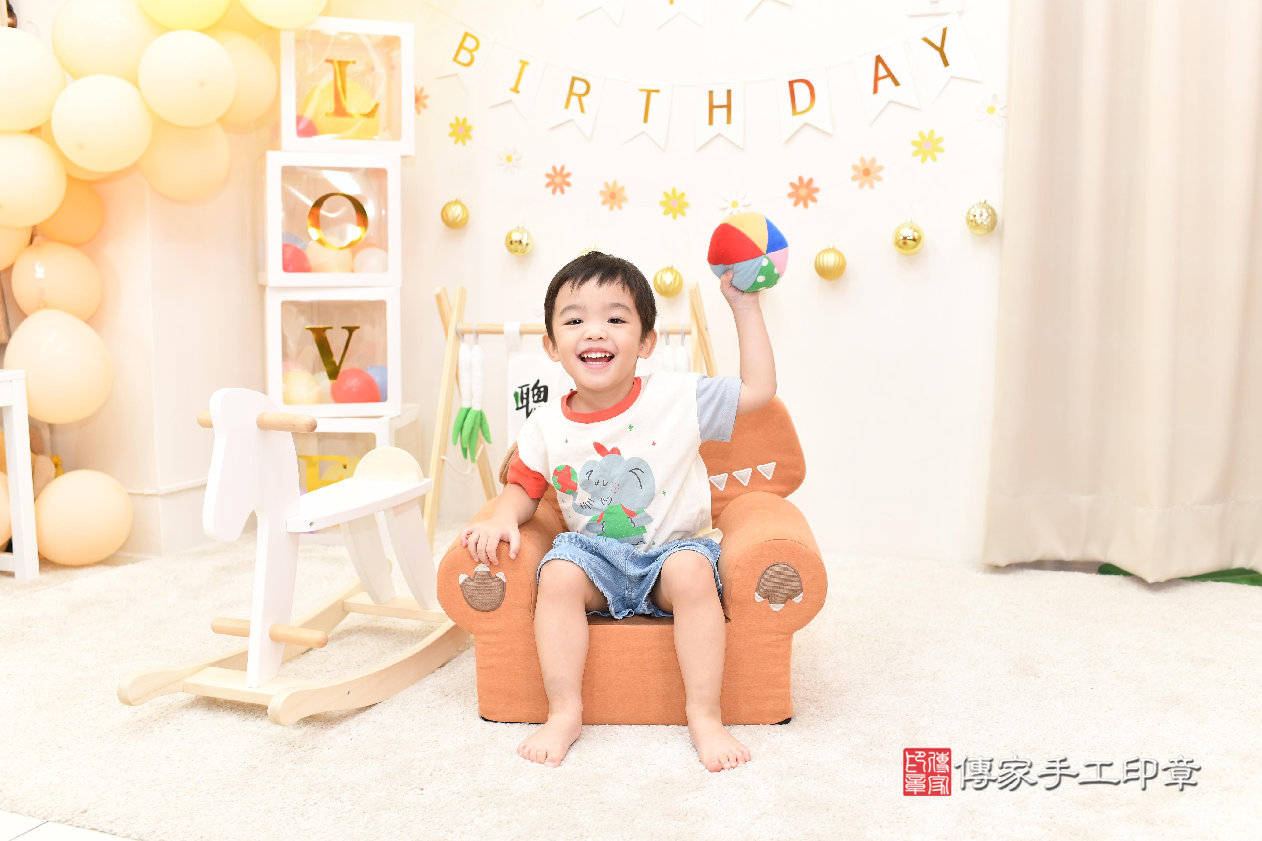 傳家手工印章高雄店、抓周、度脺、中國風會場、傳家嬰兒古禮、吉祥話、抓周道具物品24種、拍照。抓周證書。寶寶抓周、滿周歲、生日快樂、祝福