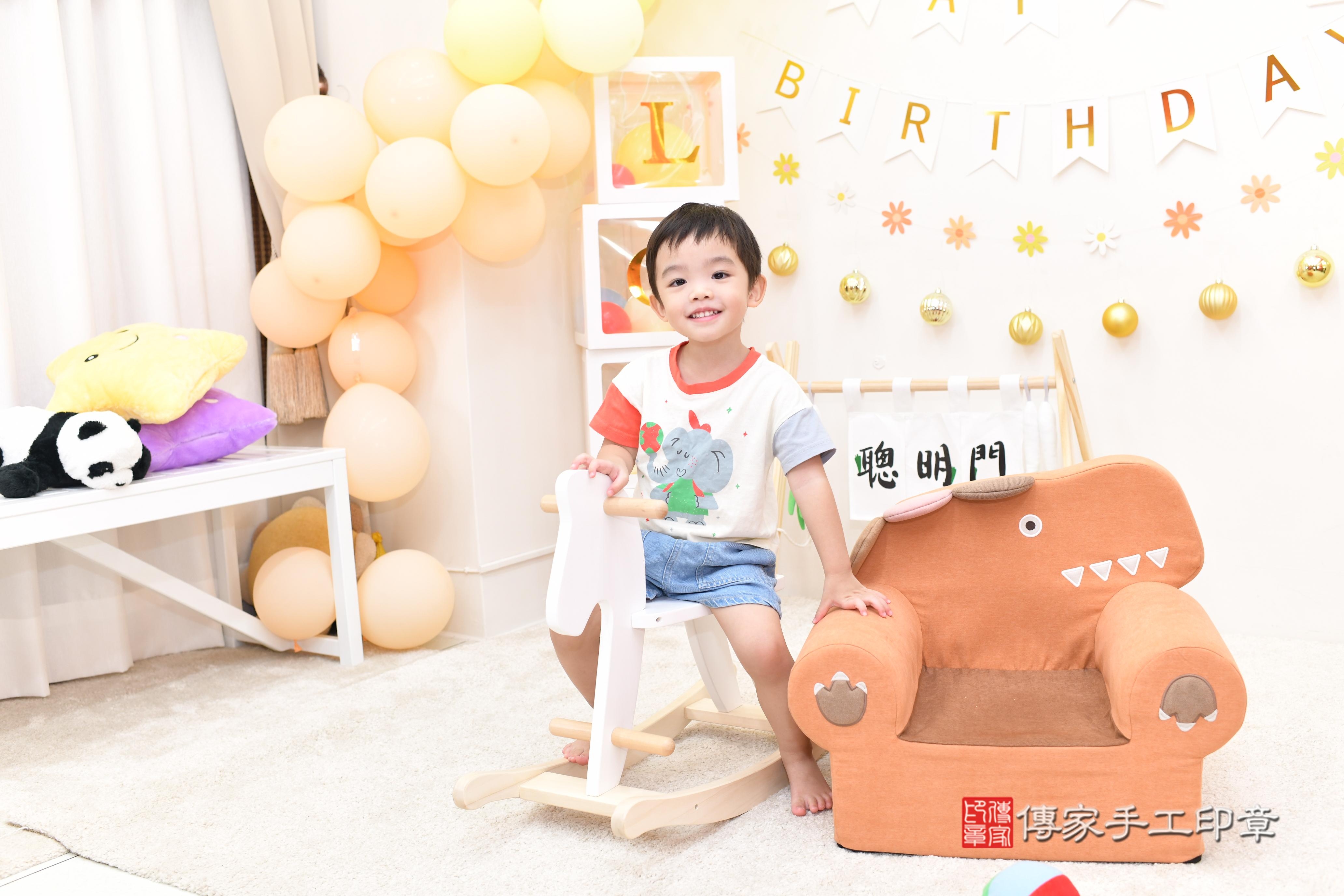 傳家手工印章高雄店、抓周、度脺、中國風會場、傳家嬰兒古禮、吉祥話、抓周道具物品24種、拍照。抓周證書。寶寶抓周、滿周歲、生日快樂、祝福