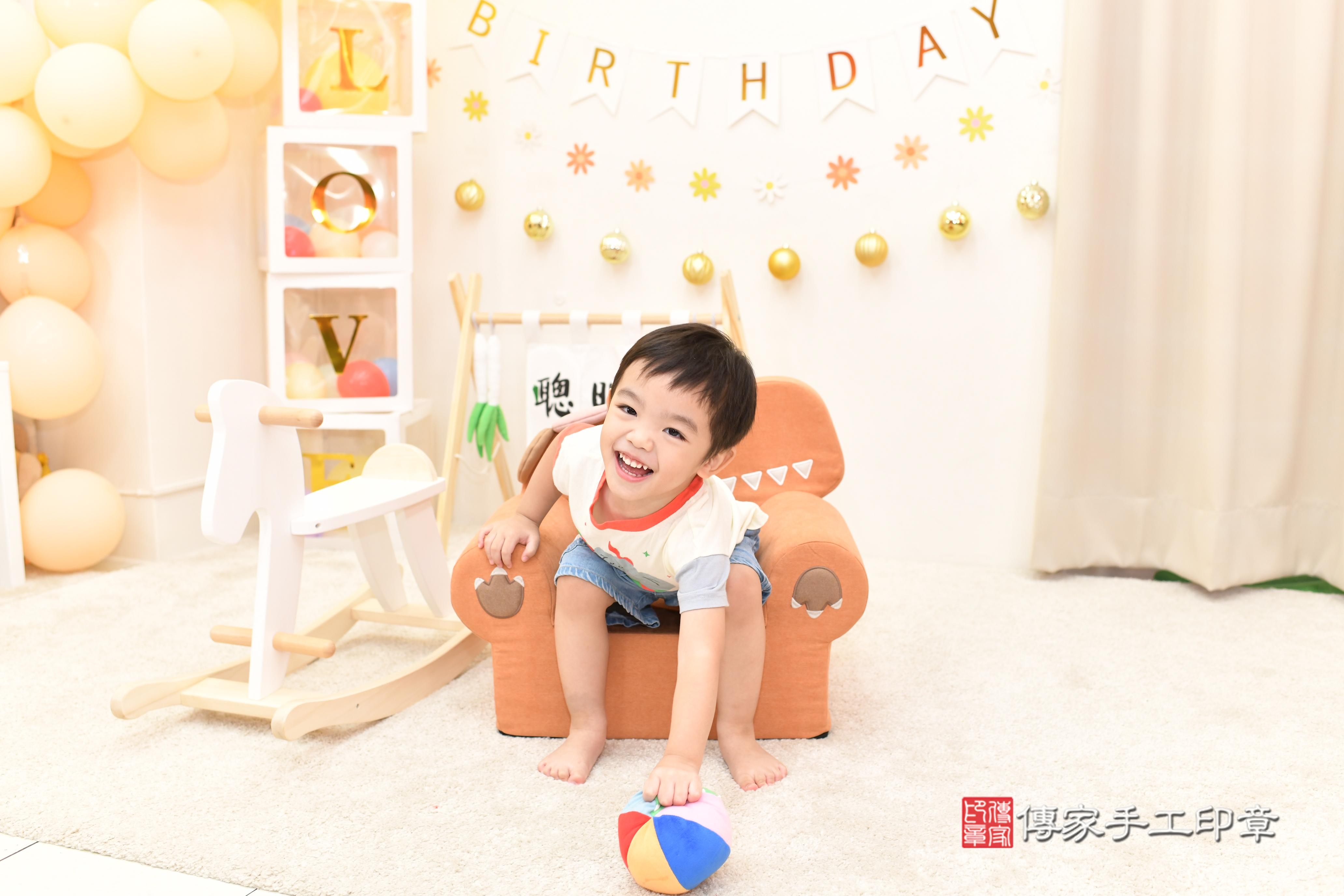 傳家手工印章高雄店、抓周、度脺、中國風會場、傳家嬰兒古禮、吉祥話、抓周道具物品24種、拍照。抓周證書。寶寶抓周、滿周歲、生日快樂、祝福