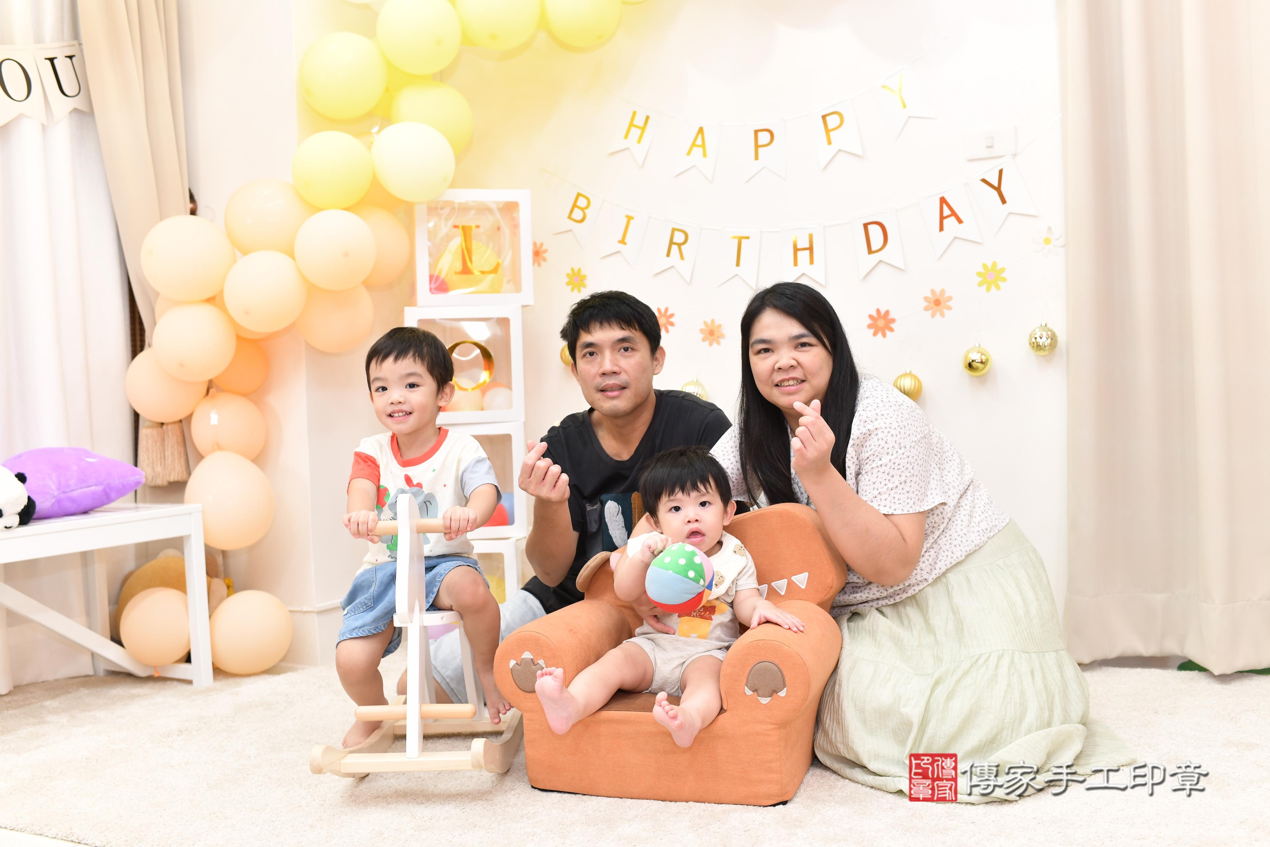 傳家手工印章高雄店、抓周、度脺、中國風會場、傳家嬰兒古禮、吉祥話、抓周道具物品24種、拍照。抓周證書。寶寶抓周、滿周歲、生日快樂、祝福