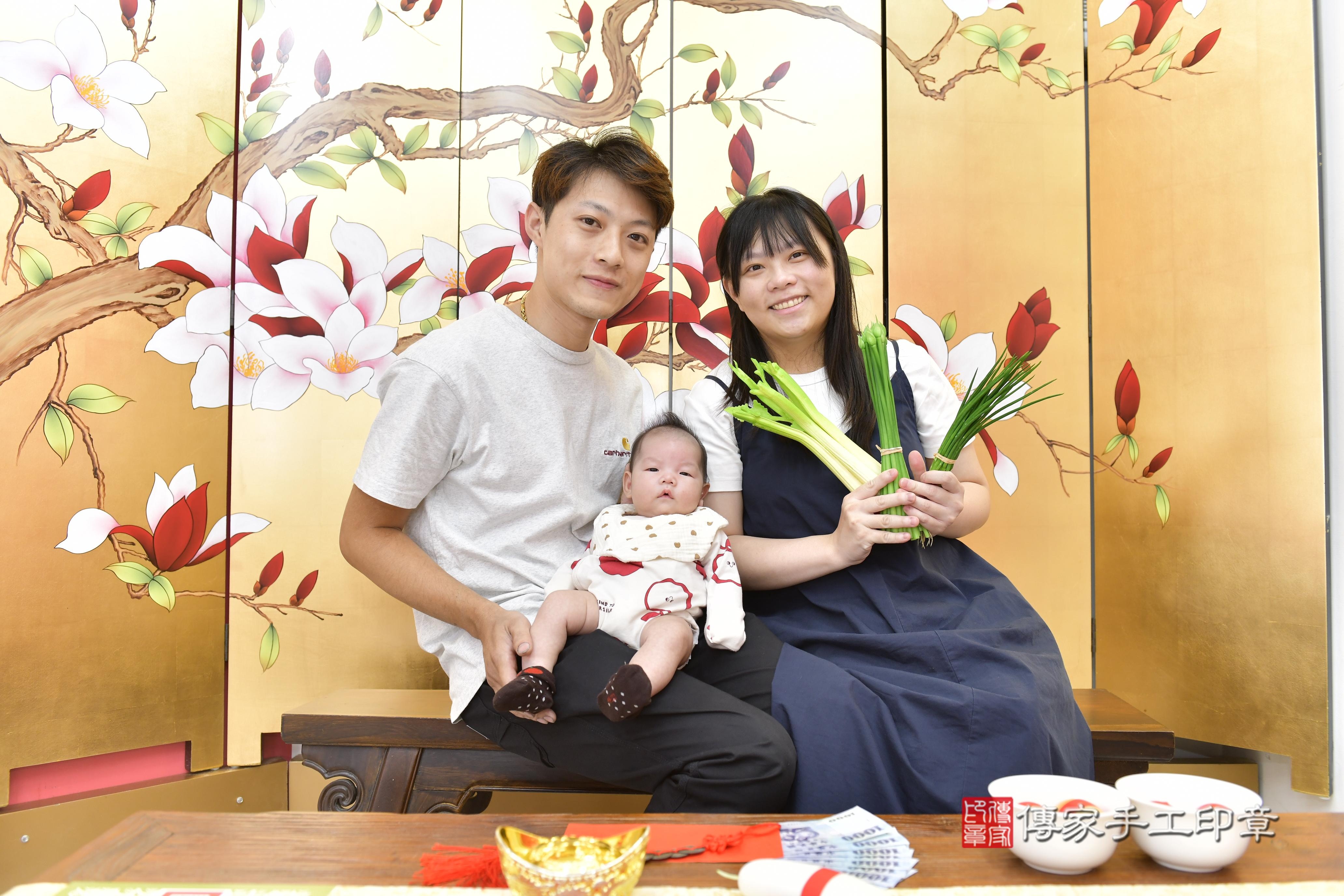 傳家手工印章新竹店、抓周、度脺、中國風會場、傳家嬰兒古禮、吉祥話、抓周道具物品24種、拍照。抓周證書。寶寶抓周、滿周歲、生日快樂、祝福