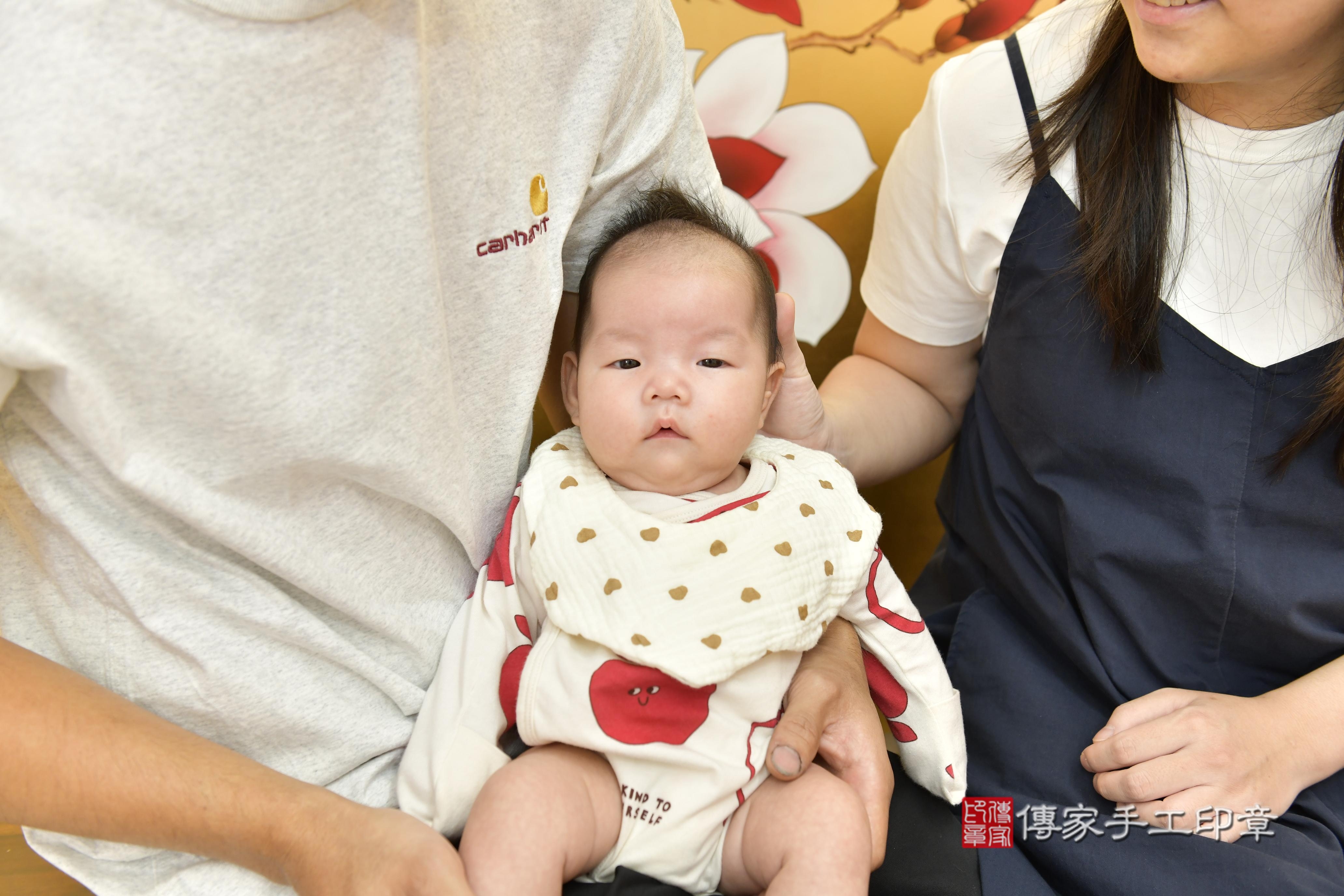 傳家手工印章新竹店、抓周、度脺、中國風會場、傳家嬰兒古禮、吉祥話、抓周道具物品24種、拍照。抓周證書。寶寶抓周、滿周歲、生日快樂、祝福