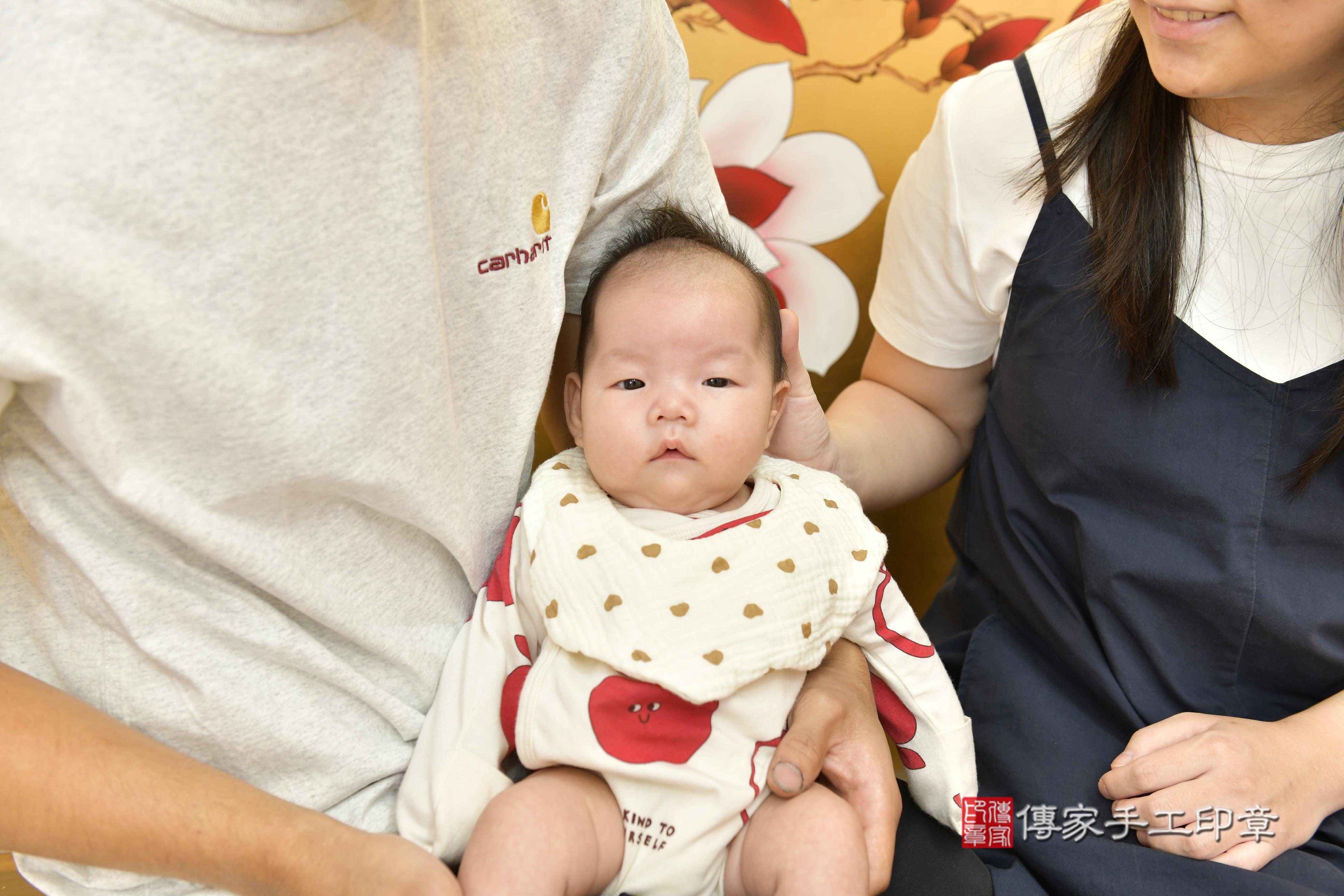 傳家手工印章新竹店、抓周、度脺、中國風會場、傳家嬰兒古禮、吉祥話、抓周道具物品24種、拍照。抓周證書。寶寶抓周、滿周歲、生日快樂、祝福