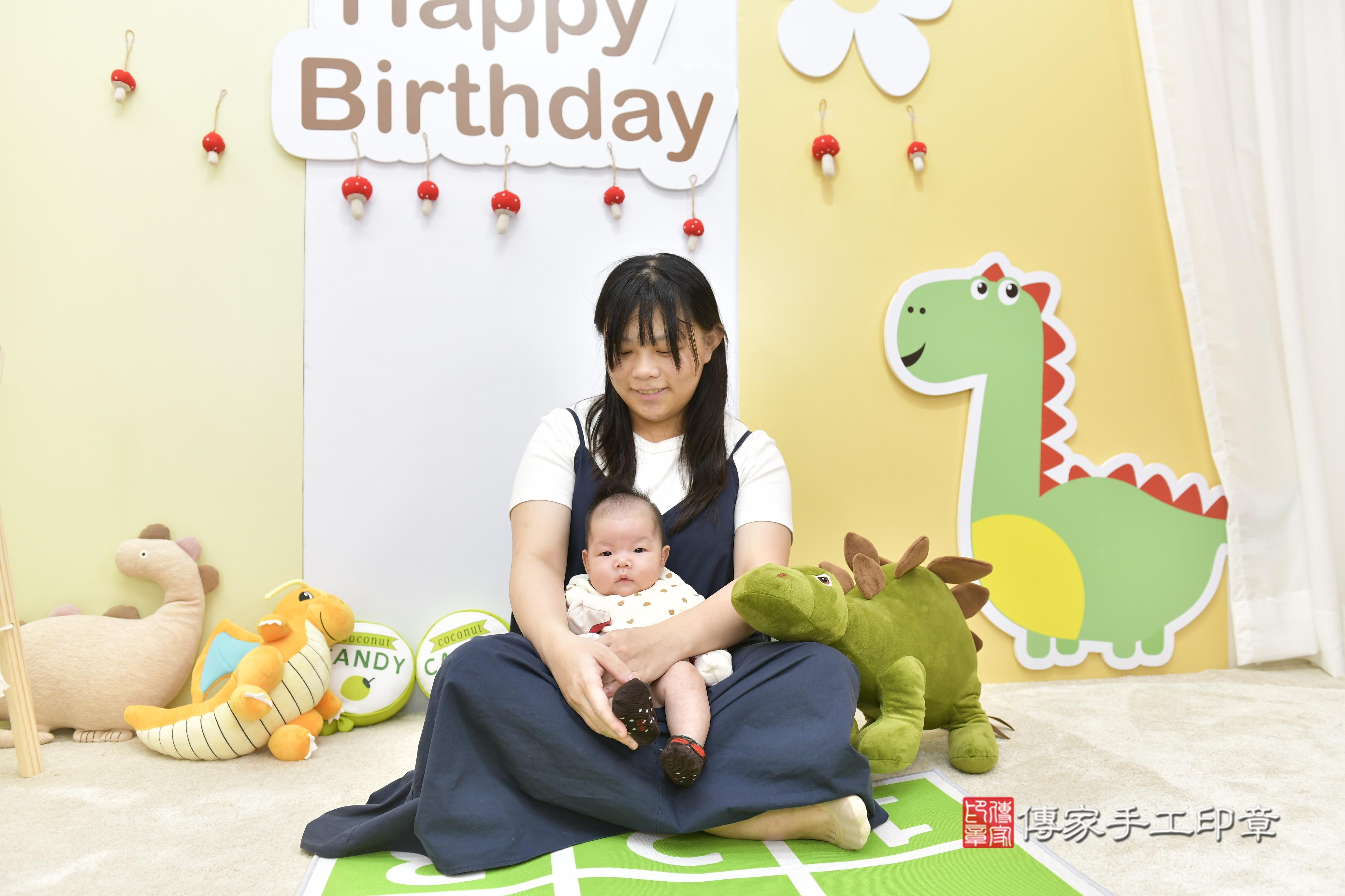 傳家手工印章新竹店、抓周、度脺、中國風會場、傳家嬰兒古禮、吉祥話、抓周道具物品24種、拍照。抓周證書。寶寶抓周、滿周歲、生日快樂、祝福