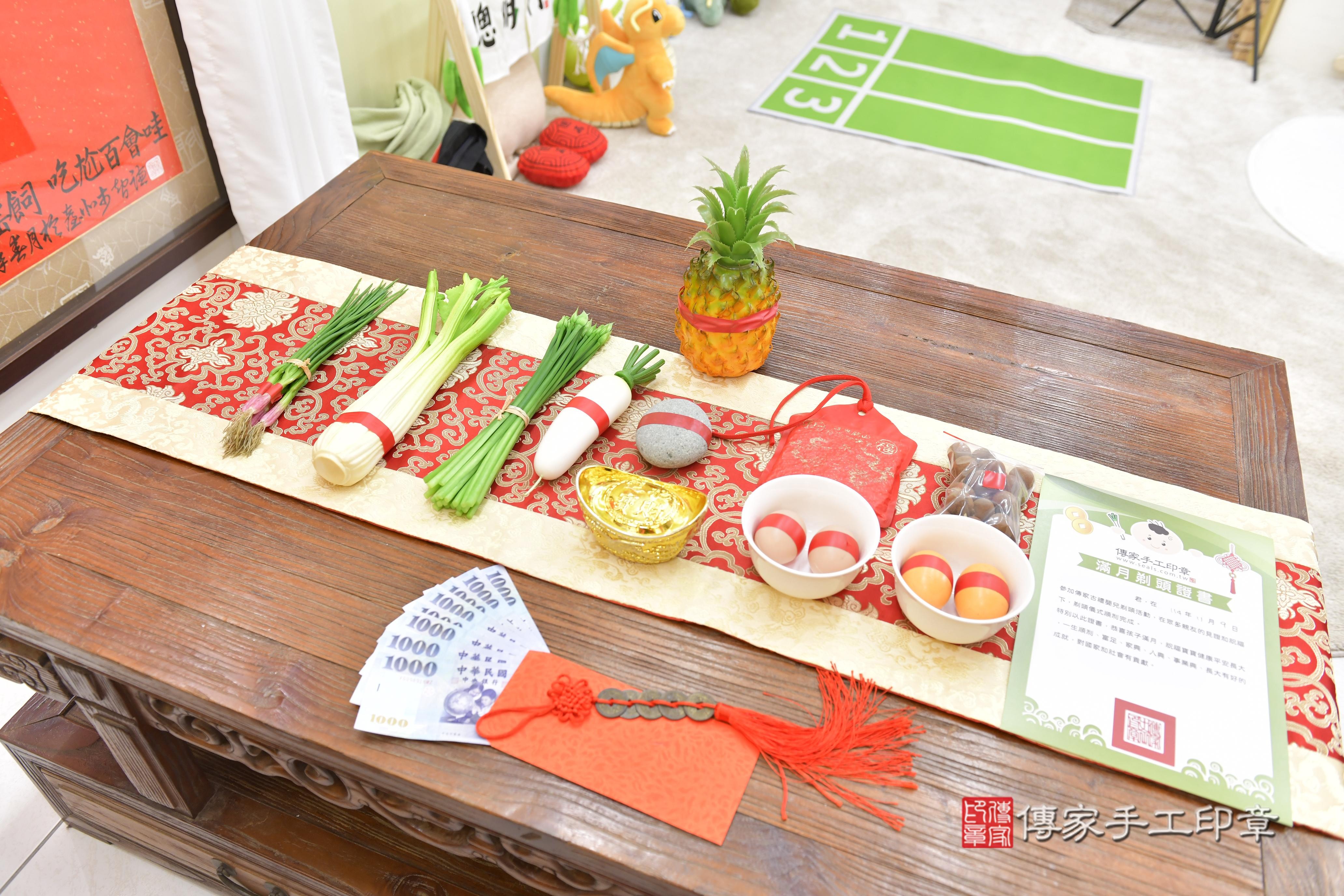 傳家手工印章新竹店、抓周、度脺、中國風會場、傳家嬰兒古禮、吉祥話、抓周道具物品24種、拍照。抓周證書。寶寶抓周、滿周歲、生日快樂、祝福