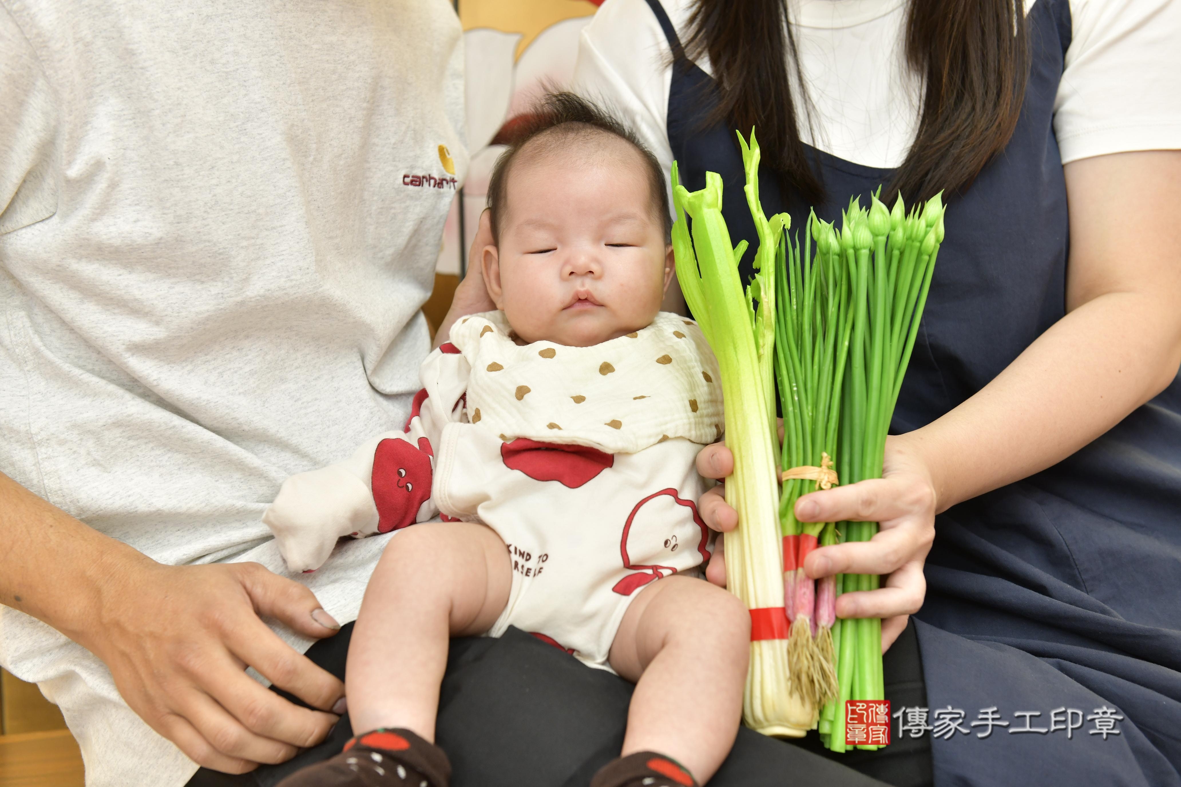 傳家手工印章新竹店、抓周、度脺、中國風會場、傳家嬰兒古禮、吉祥話、抓周道具物品24種、拍照。抓周證書。寶寶抓周、滿周歲、生日快樂、祝福