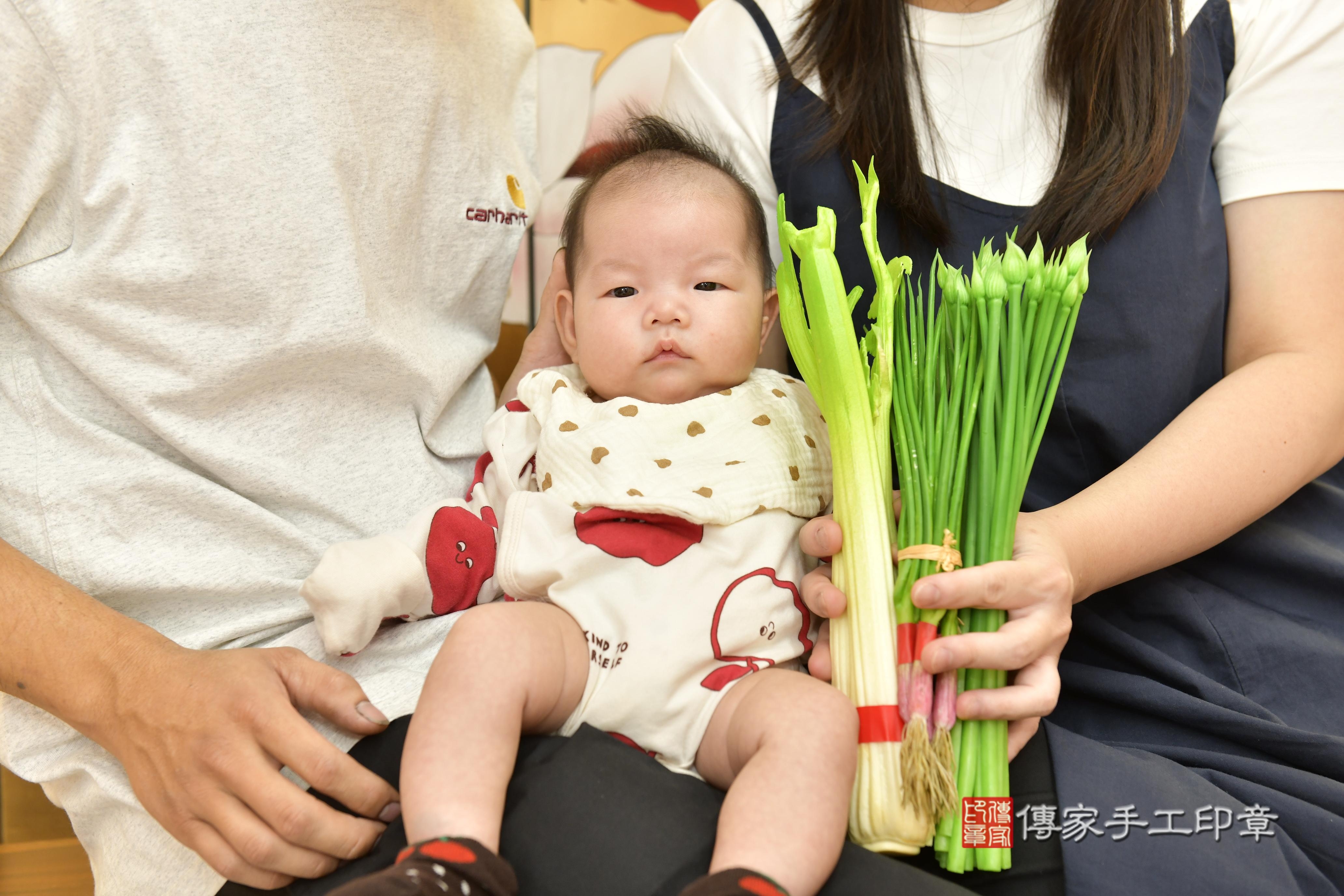傳家手工印章新竹店、抓周、度脺、中國風會場、傳家嬰兒古禮、吉祥話、抓周道具物品24種、拍照。抓周證書。寶寶抓周、滿周歲、生日快樂、祝福