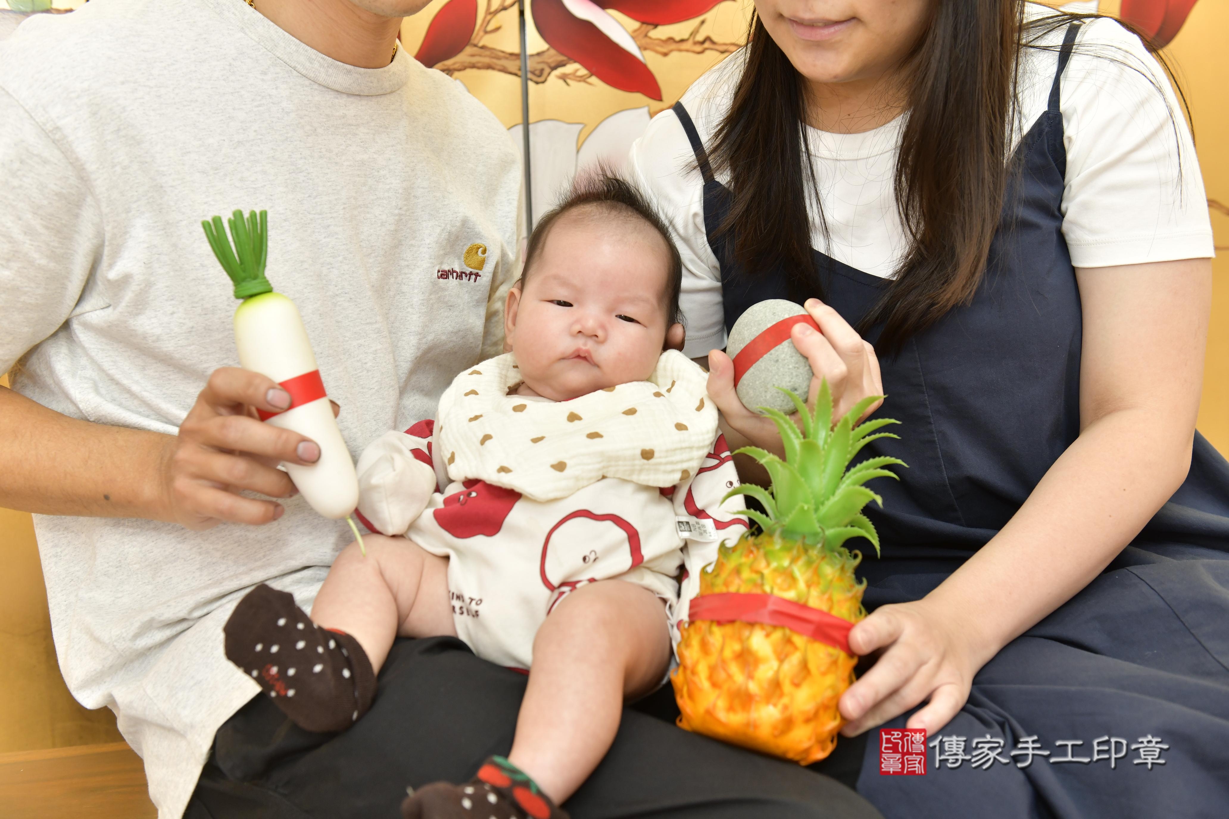 傳家手工印章新竹店、抓周、度脺、中國風會場、傳家嬰兒古禮、吉祥話、抓周道具物品24種、拍照。抓周證書。寶寶抓周、滿周歲、生日快樂、祝福