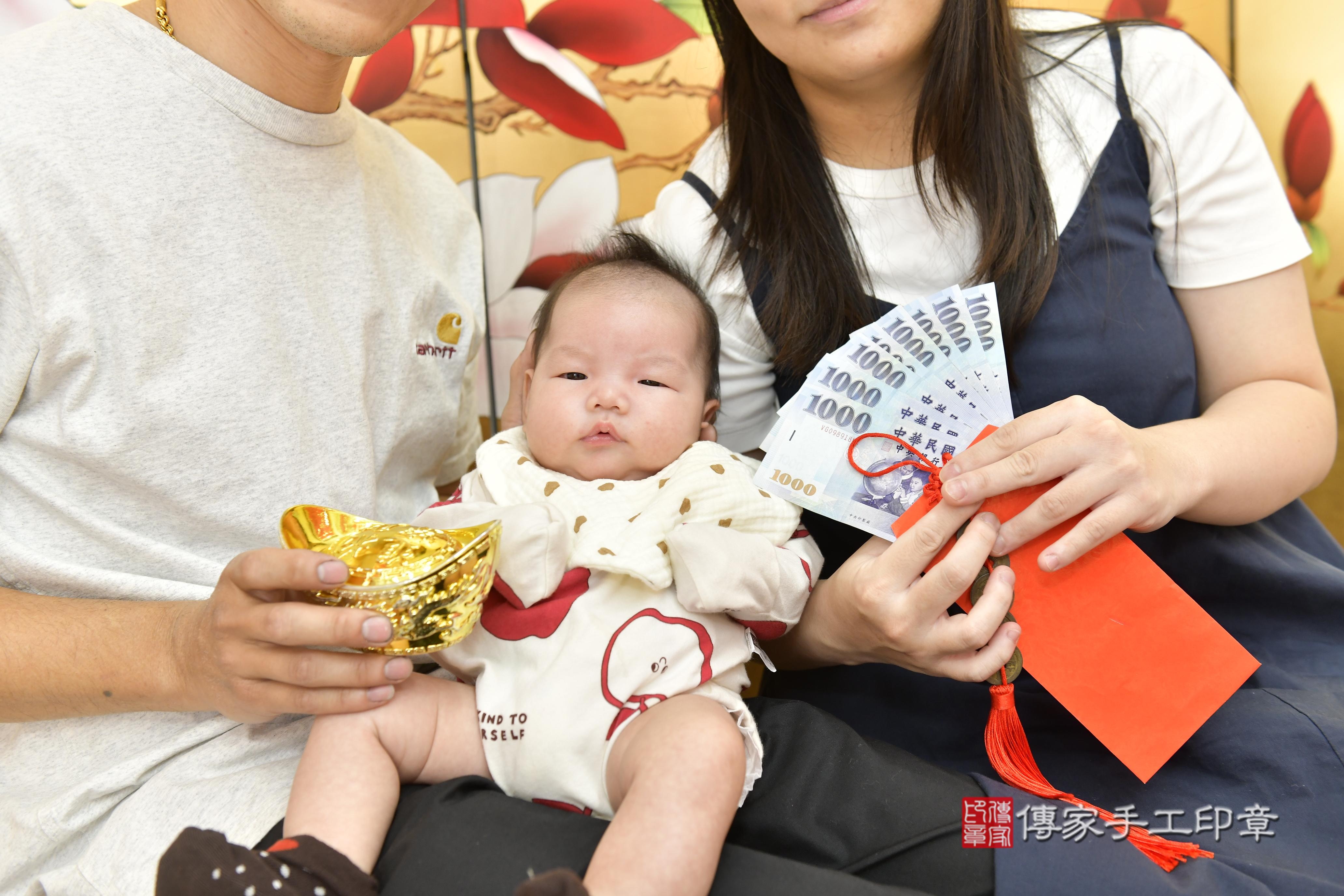 傳家手工印章新竹店、抓周、度脺、中國風會場、傳家嬰兒古禮、吉祥話、抓周道具物品24種、拍照。抓周證書。寶寶抓周、滿周歲、生日快樂、祝福