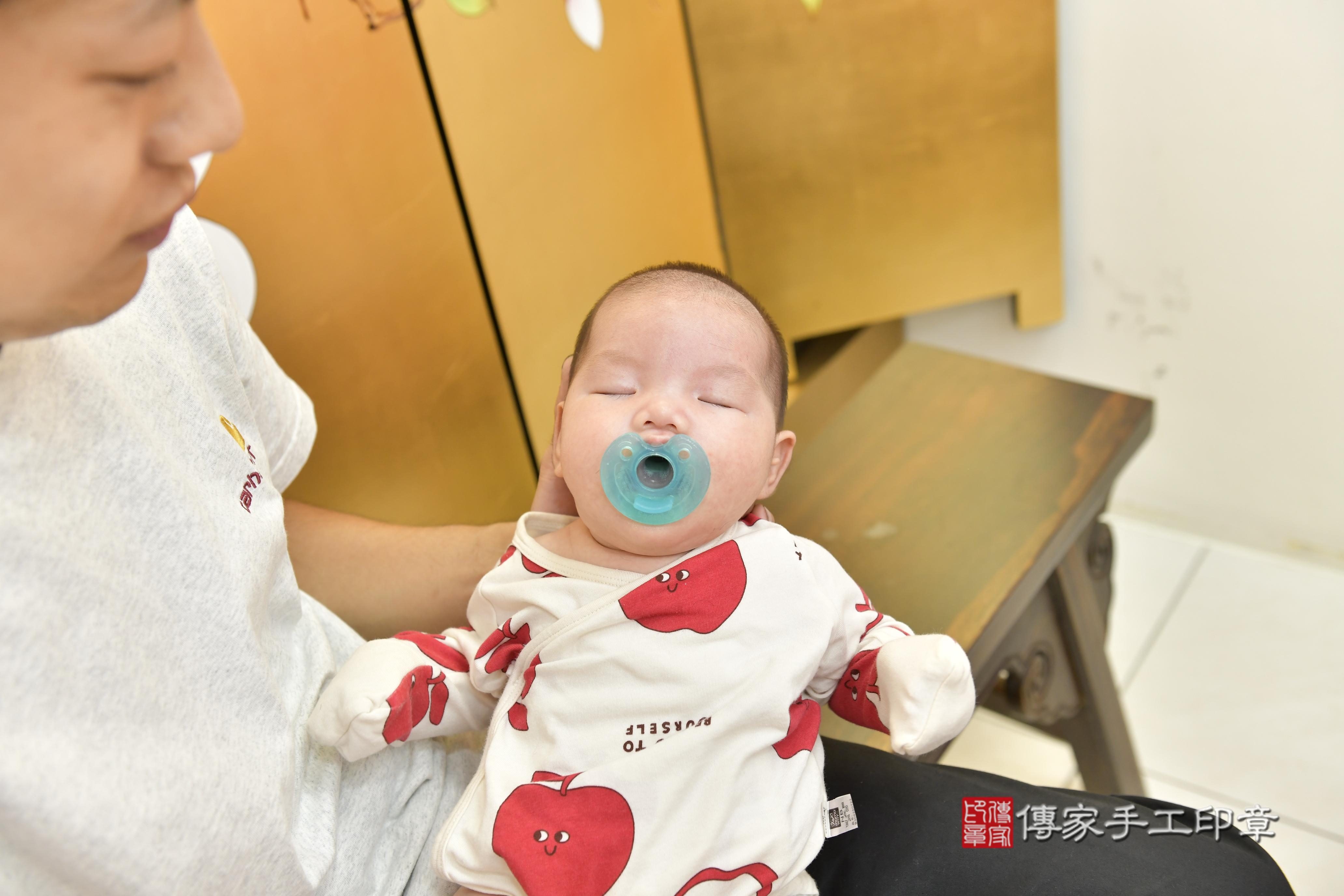 傳家手工印章新竹店、抓周、度脺、中國風會場、傳家嬰兒古禮、吉祥話、抓周道具物品24種、拍照。抓周證書。寶寶抓周、滿周歲、生日快樂、祝福