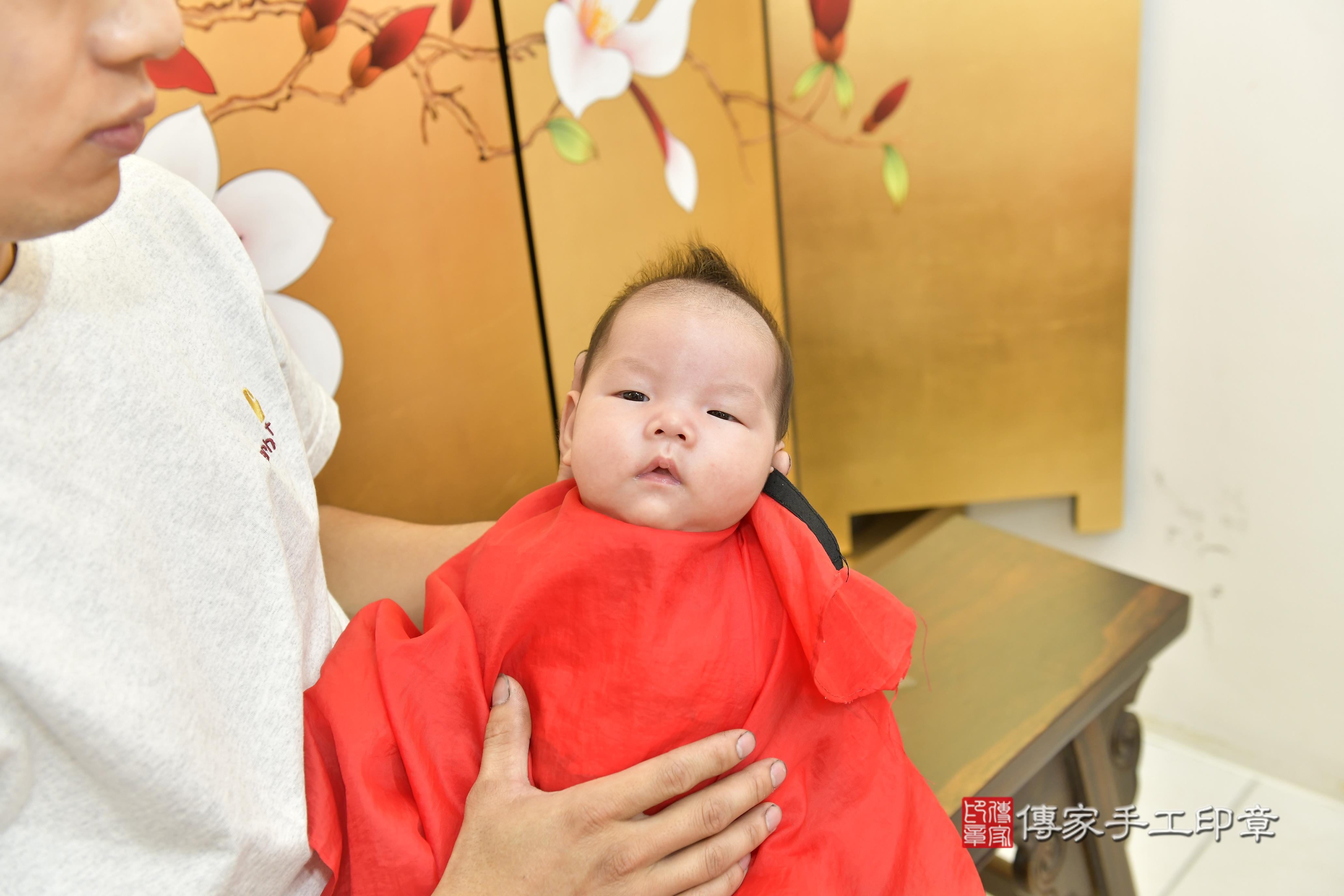 傳家手工印章新竹店、抓周、度脺、中國風會場、傳家嬰兒古禮、吉祥話、抓周道具物品24種、拍照。抓周證書。寶寶抓周、滿周歲、生日快樂、祝福