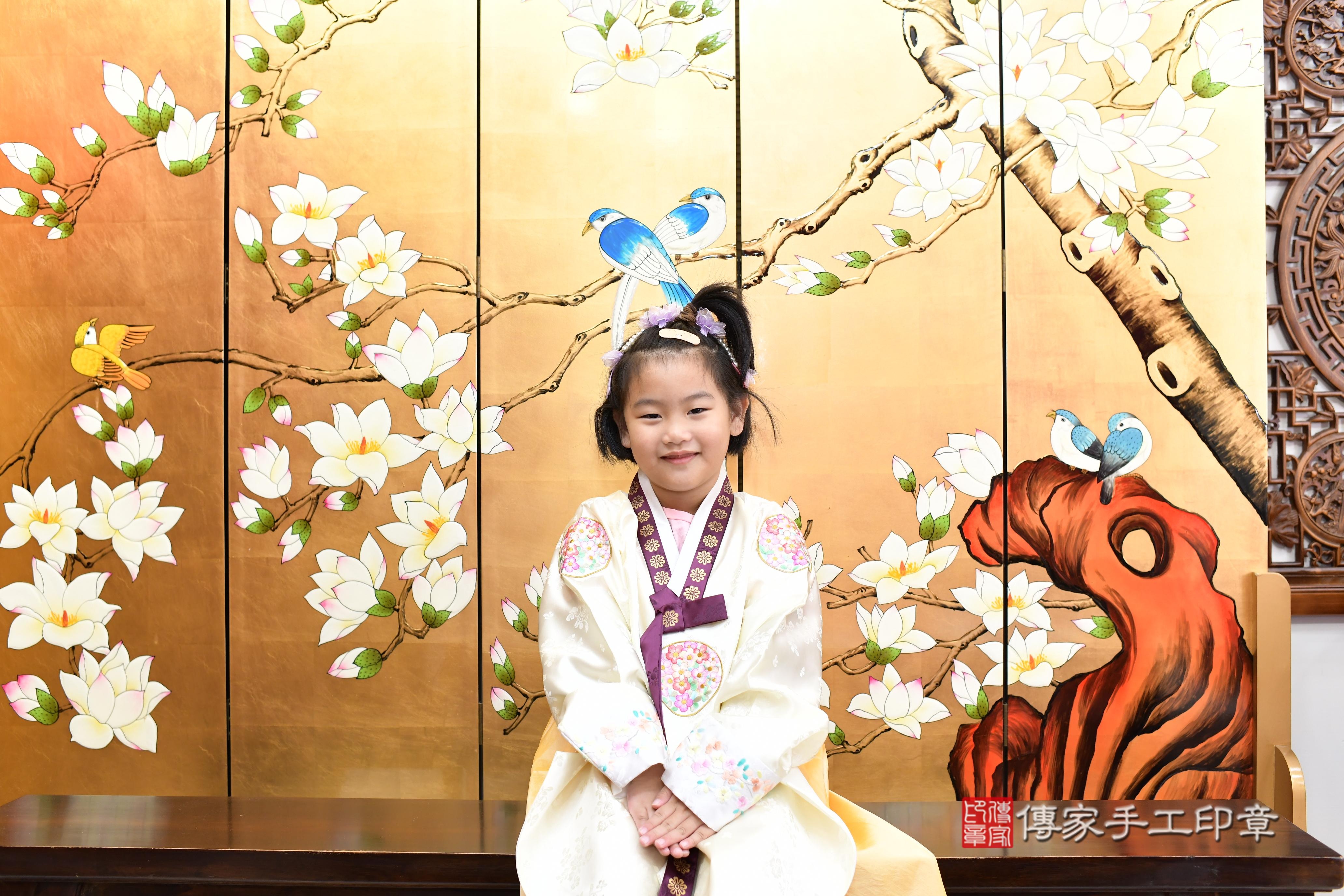 傳家手工印章台南店、抓周、度脺、中國風會場、傳家嬰兒古禮、吉祥話、抓周道具物品24種、拍照。抓周證書。寶寶抓周、滿周歲、生日快樂、祝福