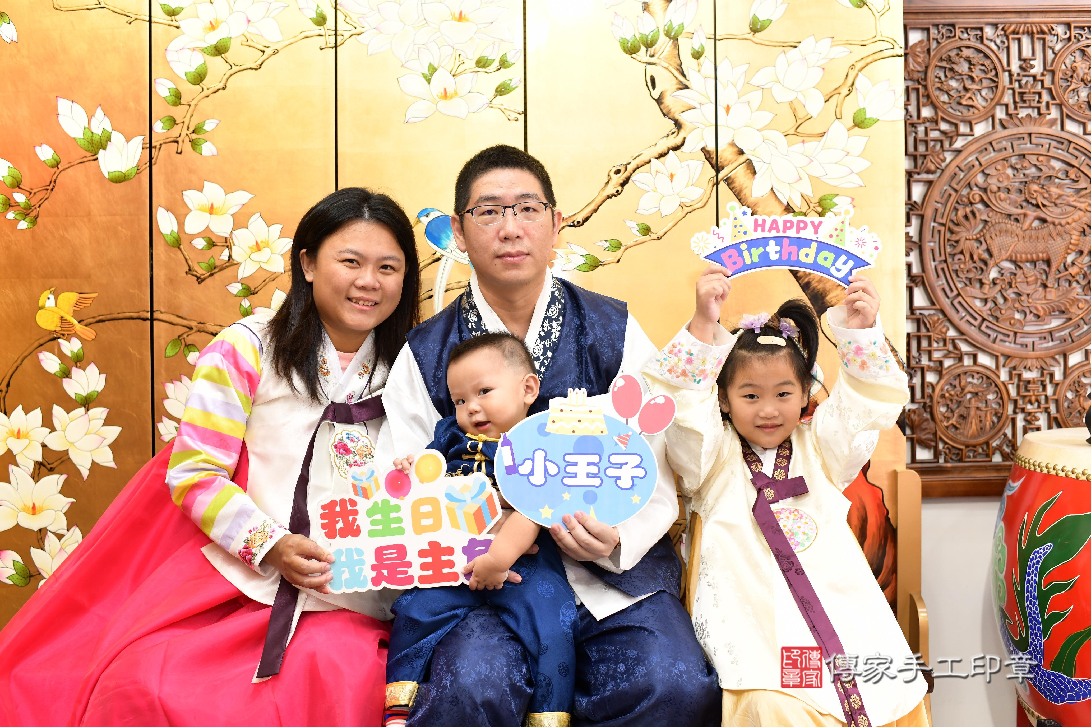 傳家手工印章台南店、抓周、度脺、中國風會場、傳家嬰兒古禮、吉祥話、抓周道具物品24種、拍照。抓周證書。寶寶抓周、滿周歲、生日快樂、祝福