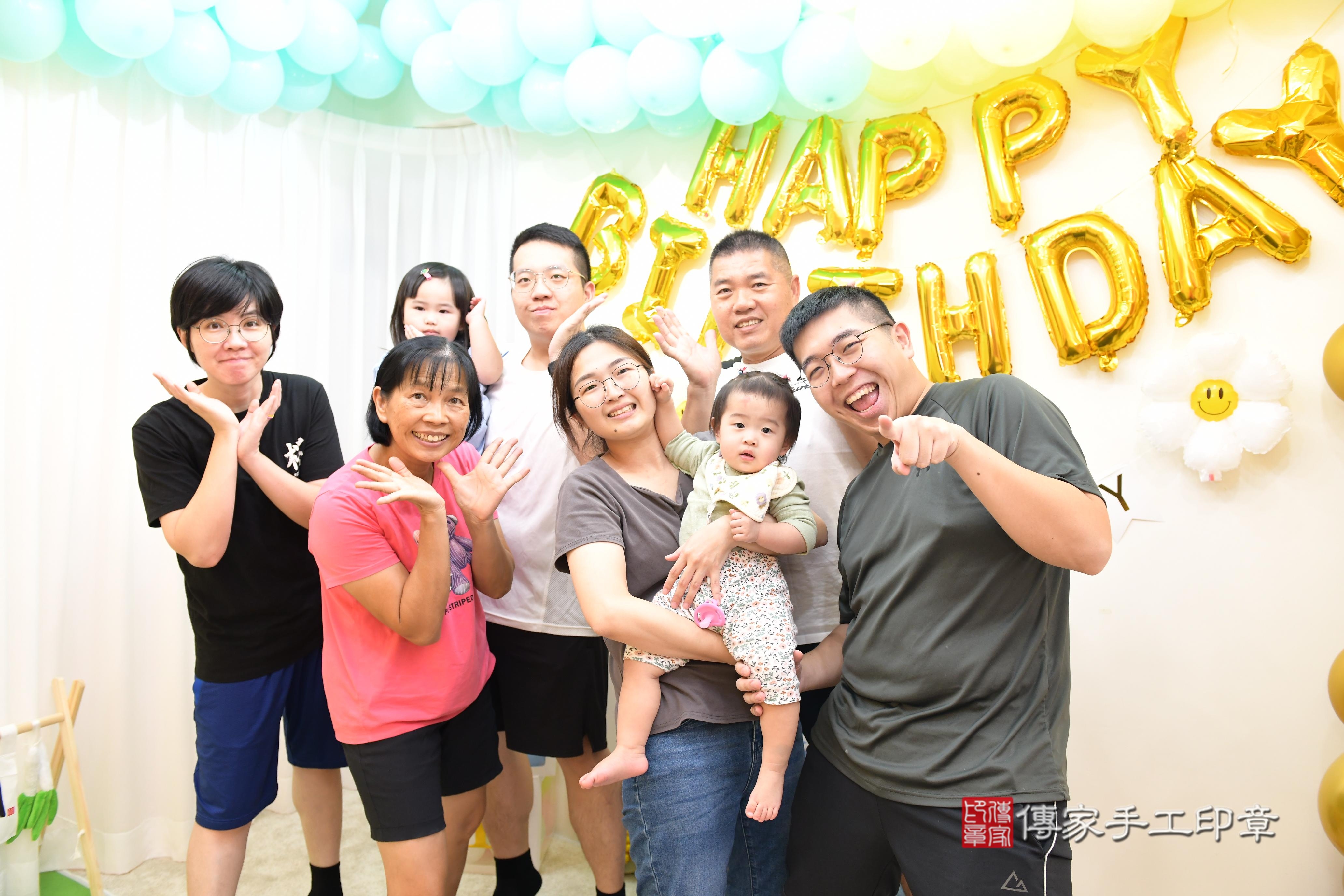 傳家手工印章台南店、抓周、度脺、美式風會場、傳家嬰兒古禮、吉祥話、抓周道具物品24種、拍照。抓周證書。寶寶抓周、滿周歲、生日快樂、祝福