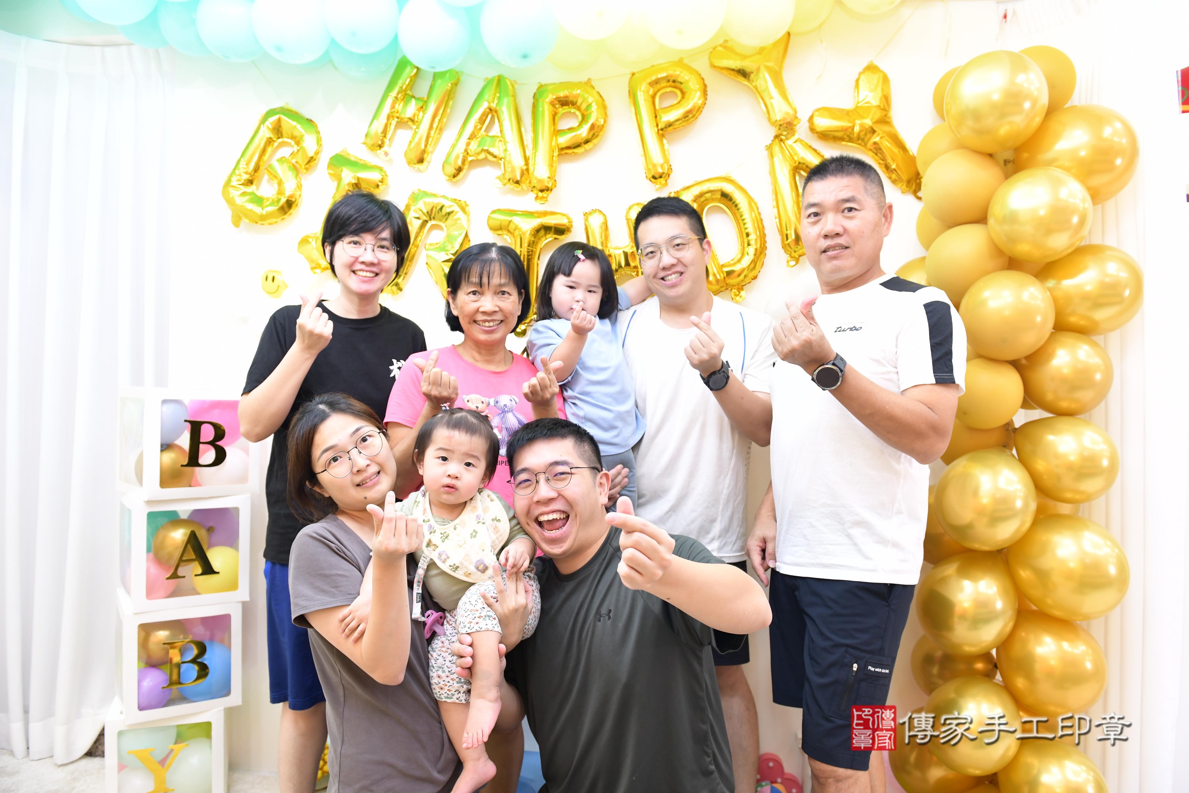 傳家手工印章台南店、抓周、度脺、美式風會場、傳家嬰兒古禮、吉祥話、抓周道具物品24種、拍照。抓周證書。寶寶抓周、滿周歲、生日快樂、祝福