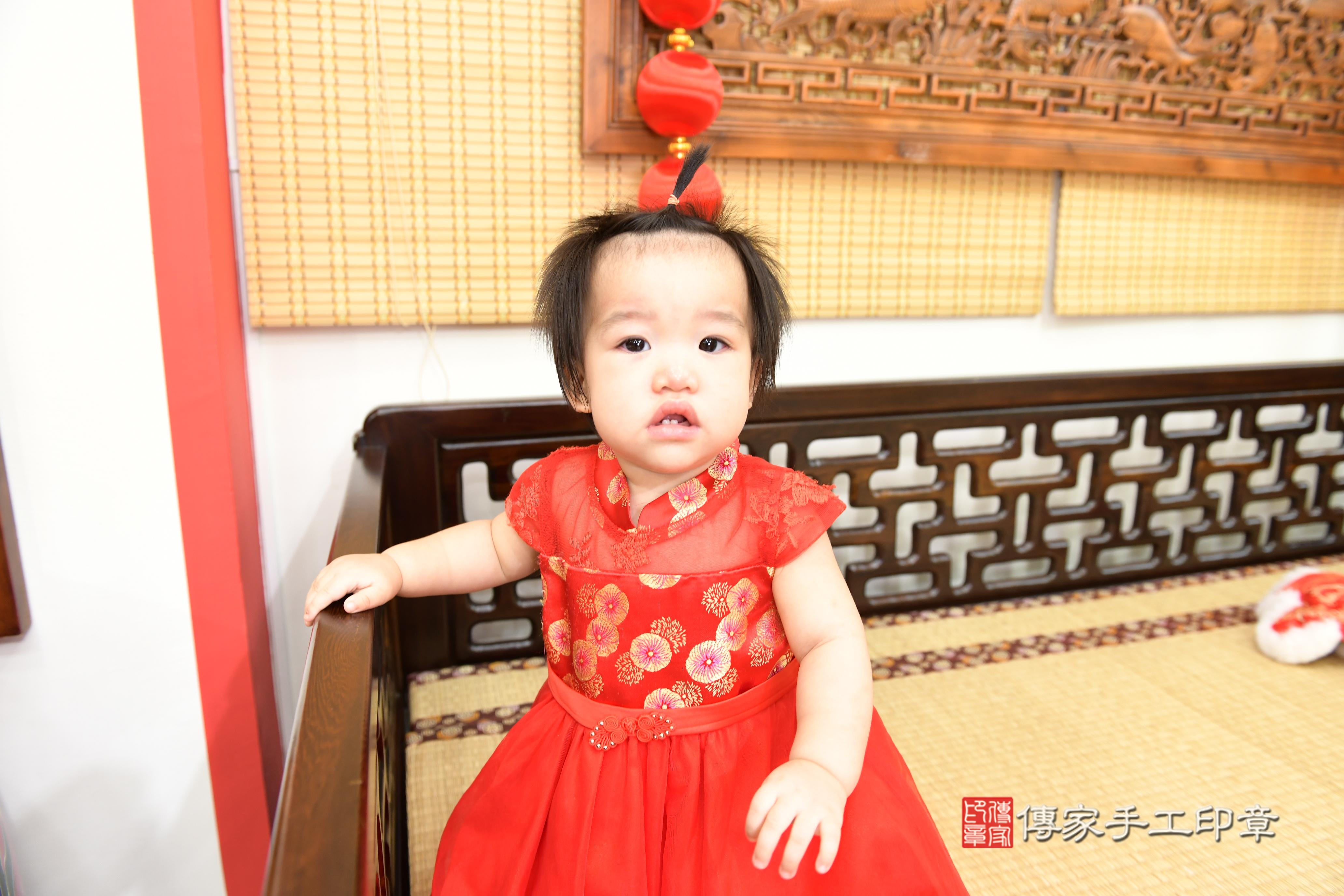 傳家手工印章台南店、抓周、度脺、美式風會場、傳家嬰兒古禮、吉祥話、抓周道具物品24種、拍照。抓周證書。寶寶抓周、滿周歲、生日快樂、祝福