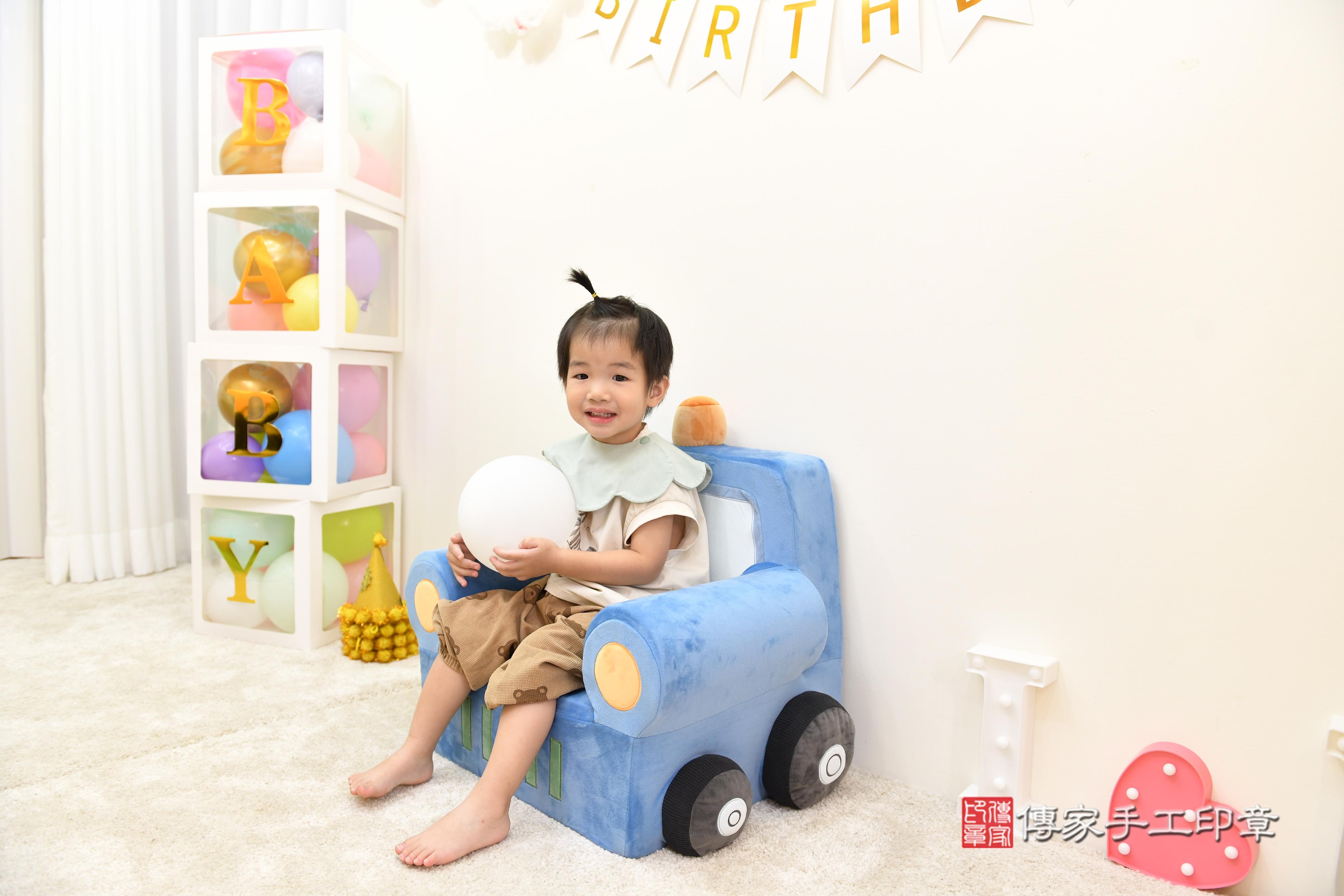 傳家手工印章台南店、抓周、度脺、美式風會場、傳家嬰兒古禮、吉祥話、抓周道具物品24種、拍照。抓周證書。寶寶抓周、滿周歲、生日快樂、祝福