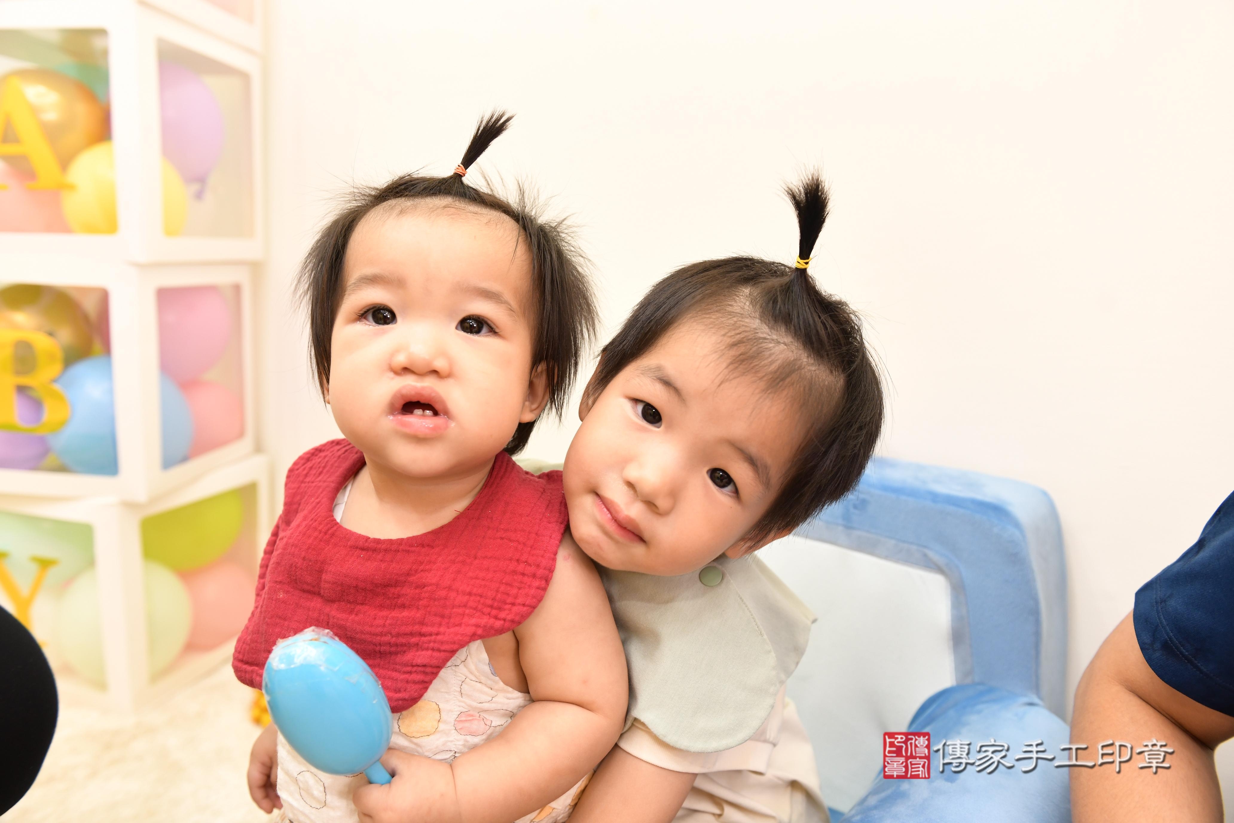 傳家手工印章台南店、抓周、度脺、美式風會場、傳家嬰兒古禮、吉祥話、抓周道具物品24種、拍照。抓周證書。寶寶抓周、滿周歲、生日快樂、祝福