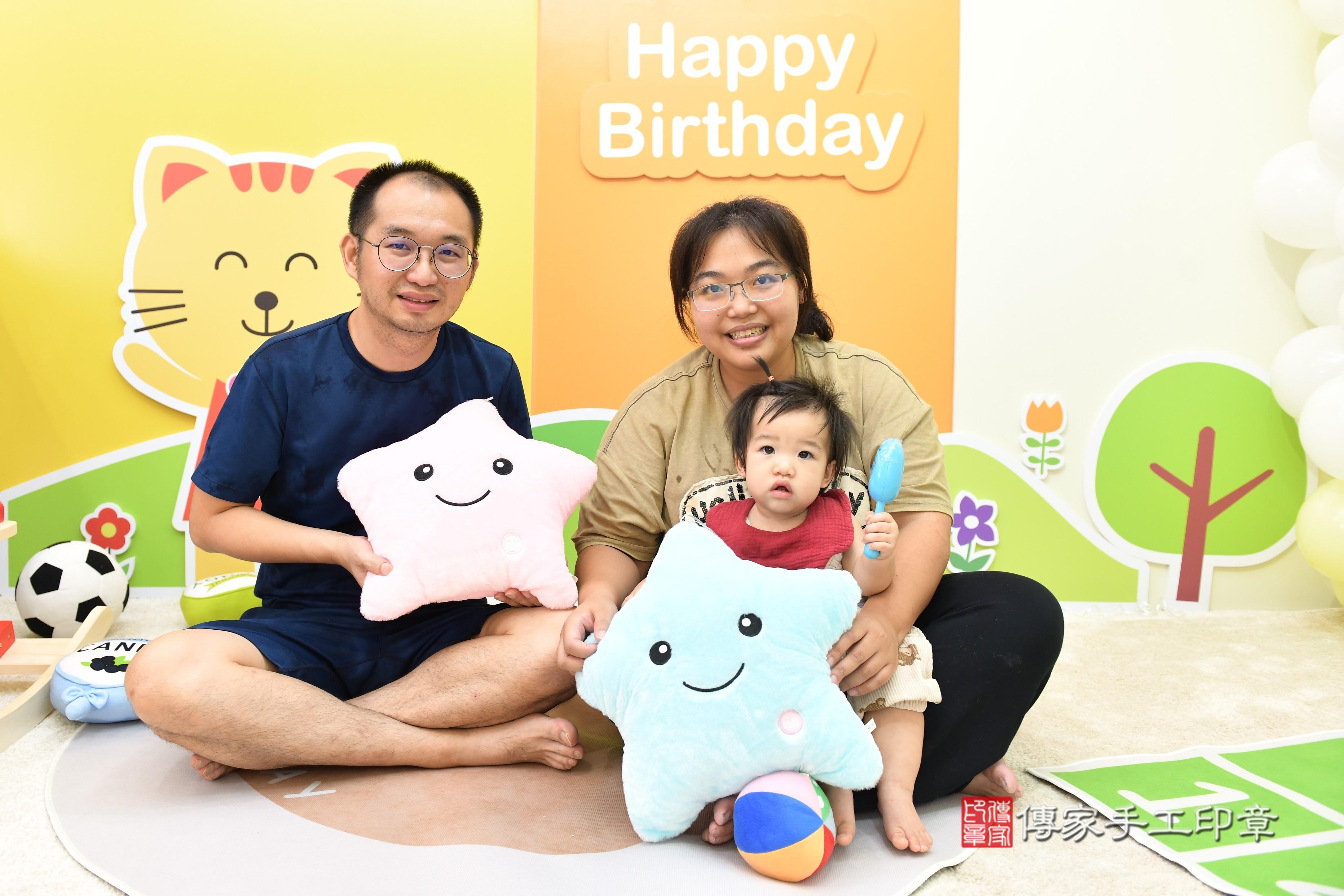 傳家手工印章台南店、抓周、度脺、美式風會場、傳家嬰兒古禮、吉祥話、抓周道具物品24種、拍照。抓周證書。寶寶抓周、滿周歲、生日快樂、祝福