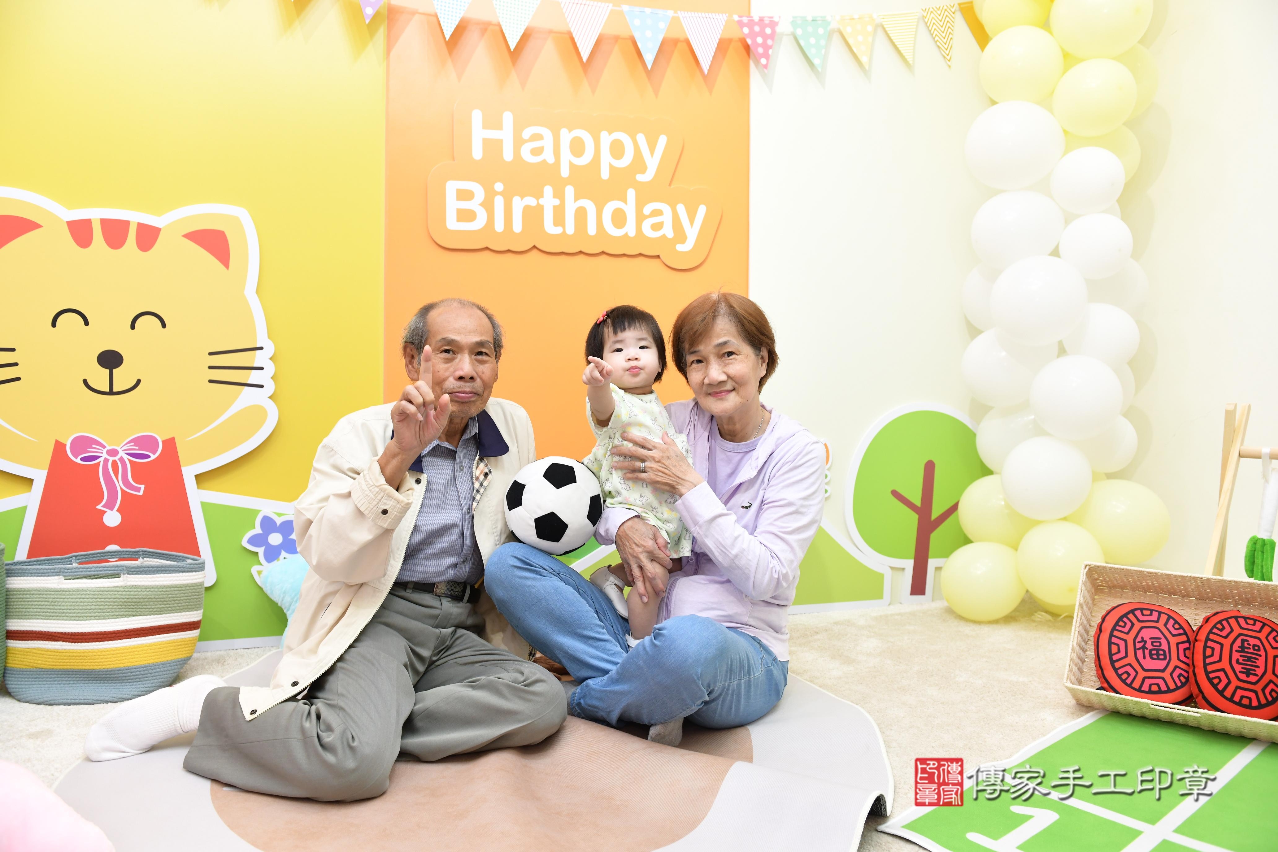 傳家手工印章台南店、抓周、度脺、美式風會場、傳家嬰兒古禮、吉祥話、抓周道具物品24種、拍照。抓周證書。寶寶抓周、滿周歲、生日快樂、祝福