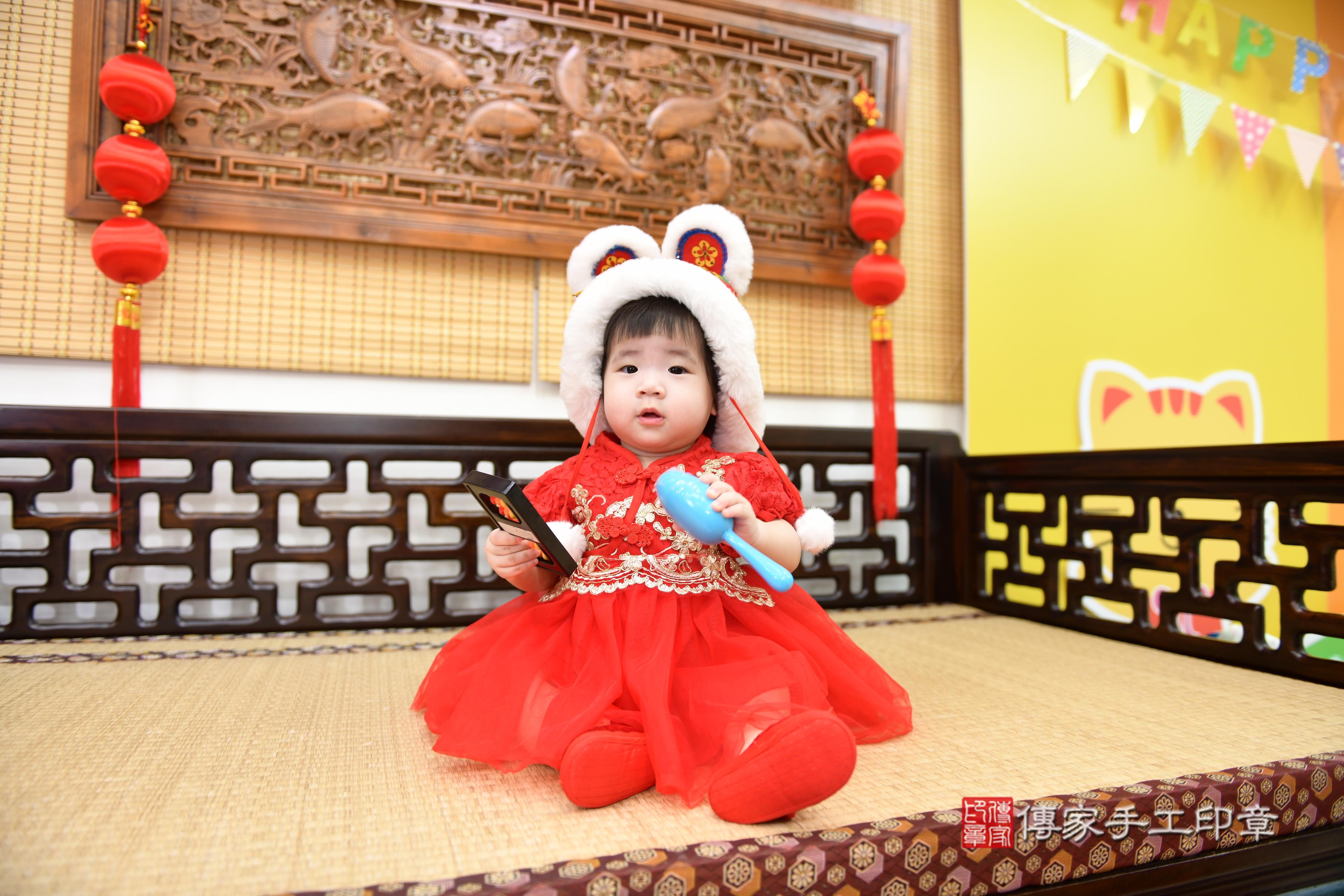 傳家手工印章台南店、抓周、度脺、美式風會場、傳家嬰兒古禮、吉祥話、抓周道具物品24種、拍照。抓周證書。寶寶抓周、滿周歲、生日快樂、祝福