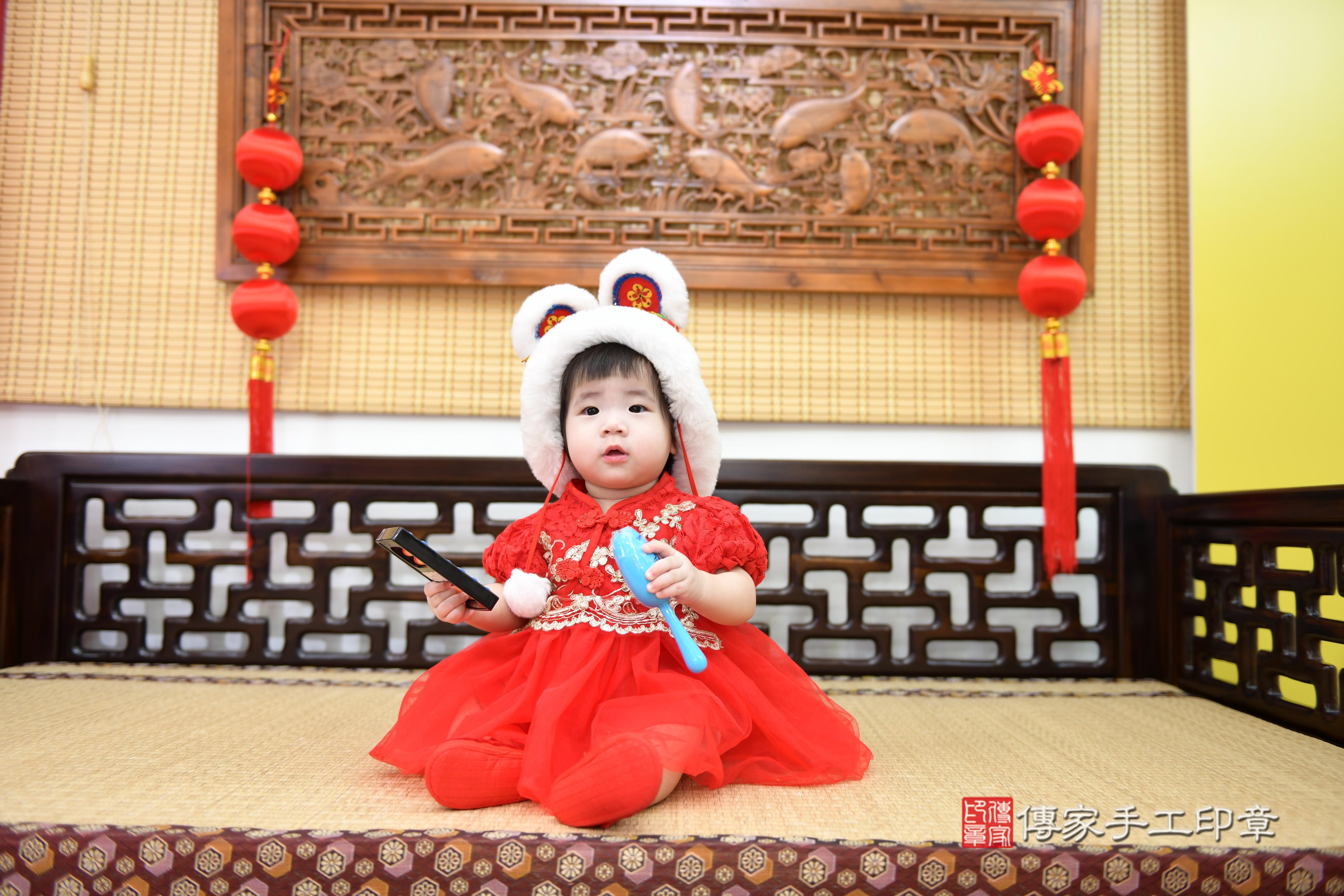 傳家手工印章台南店、抓周、度脺、美式風會場、傳家嬰兒古禮、吉祥話、抓周道具物品24種、拍照。抓周證書。寶寶抓周、滿周歲、生日快樂、祝福