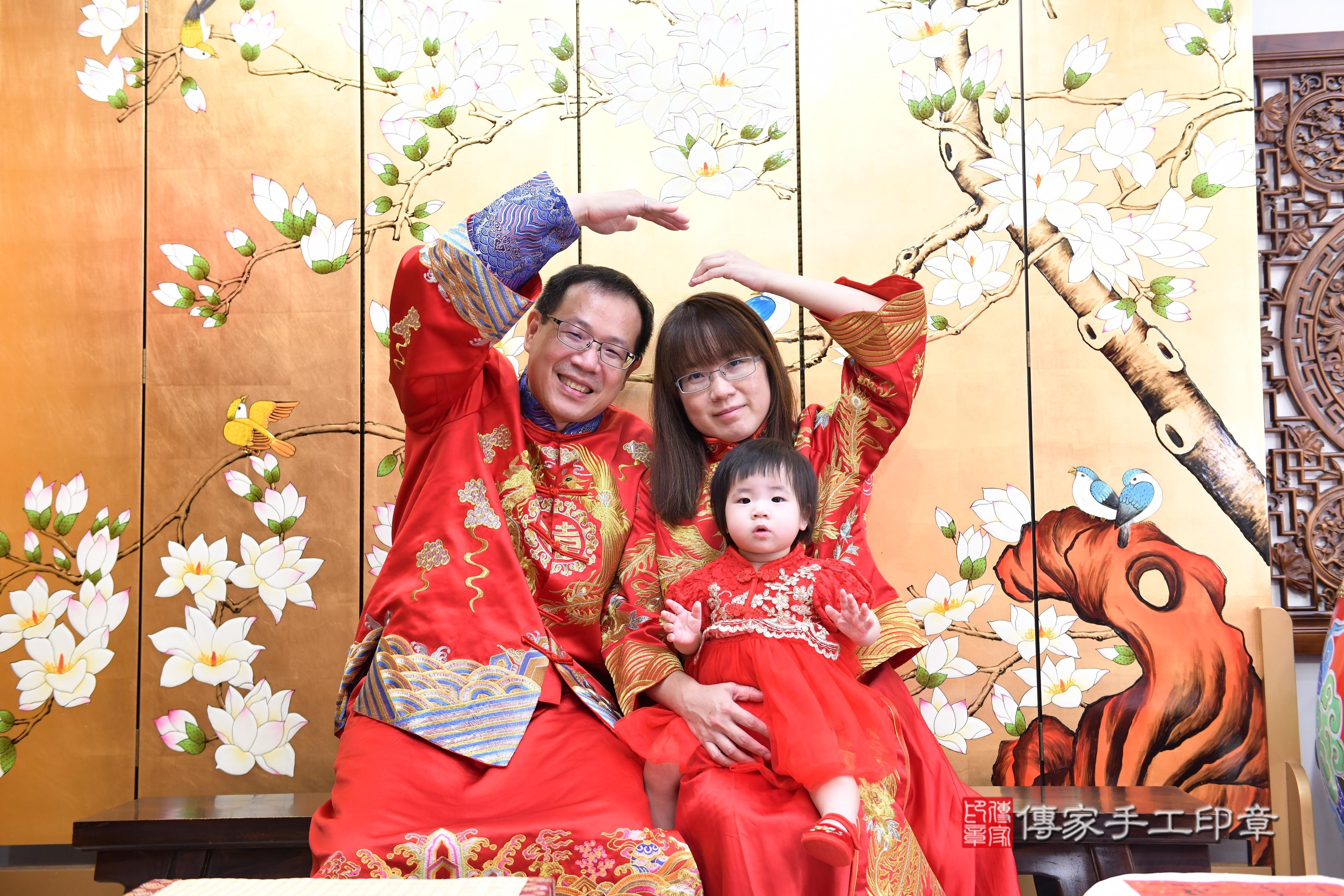 傳家手工印章台南店、抓周、度脺、美式風會場、傳家嬰兒古禮、吉祥話、抓周道具物品24種、拍照。抓周證書。寶寶抓周、滿周歲、生日快樂、祝福